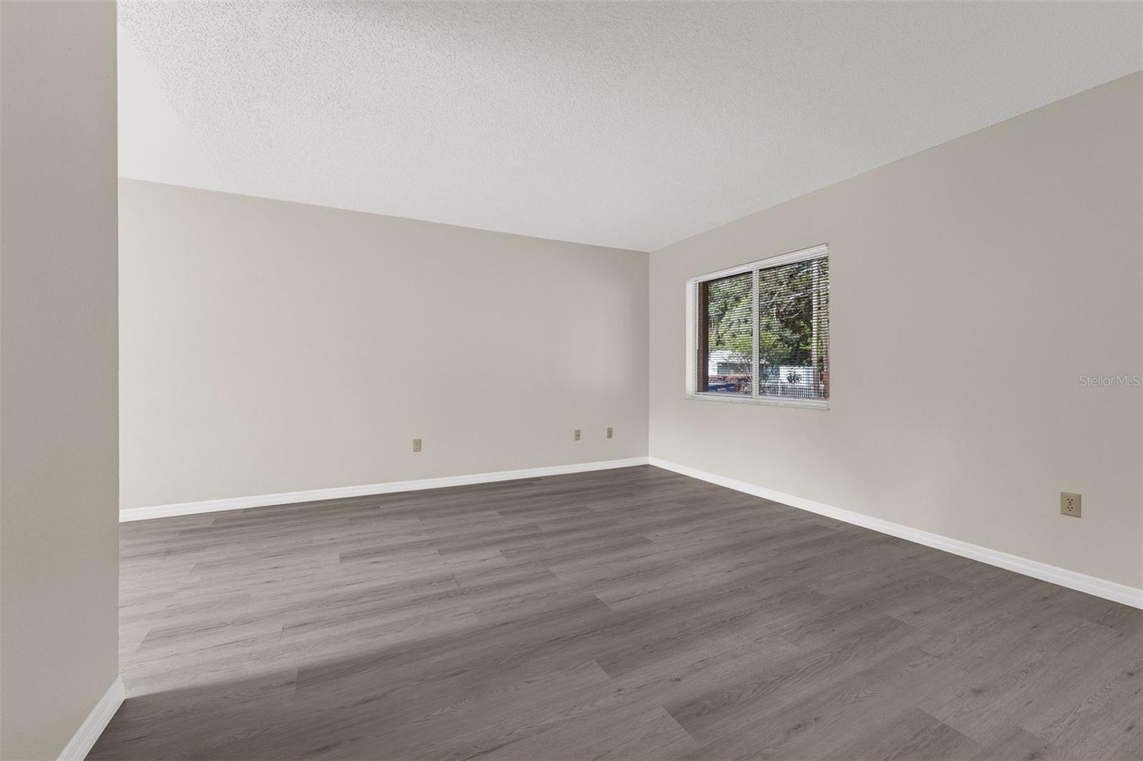 Image 6 of 25 For 945 Morris Avenue