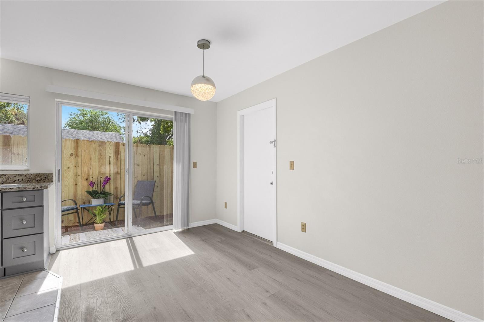 Image 9 of 25 For 945 Morris Avenue