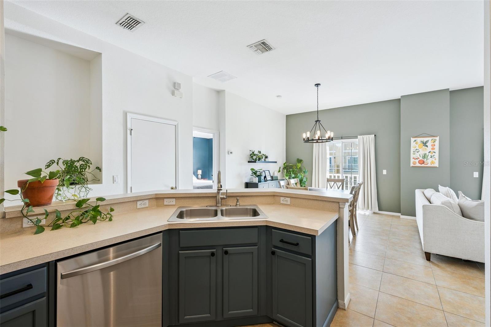 Image 13 of 39 For 10922 Derringer Drive