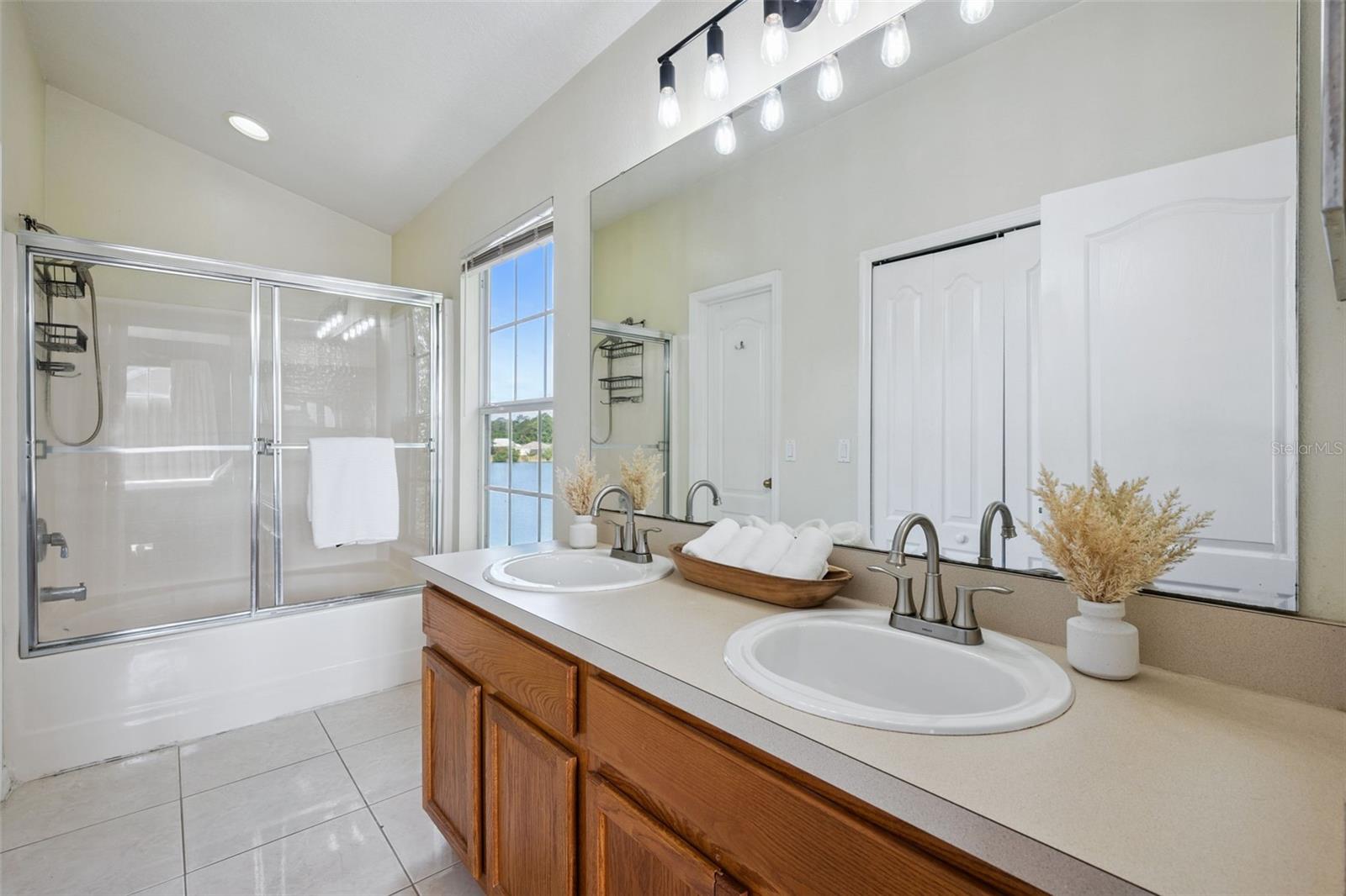Image 19 of 39 For 10922 Derringer Drive