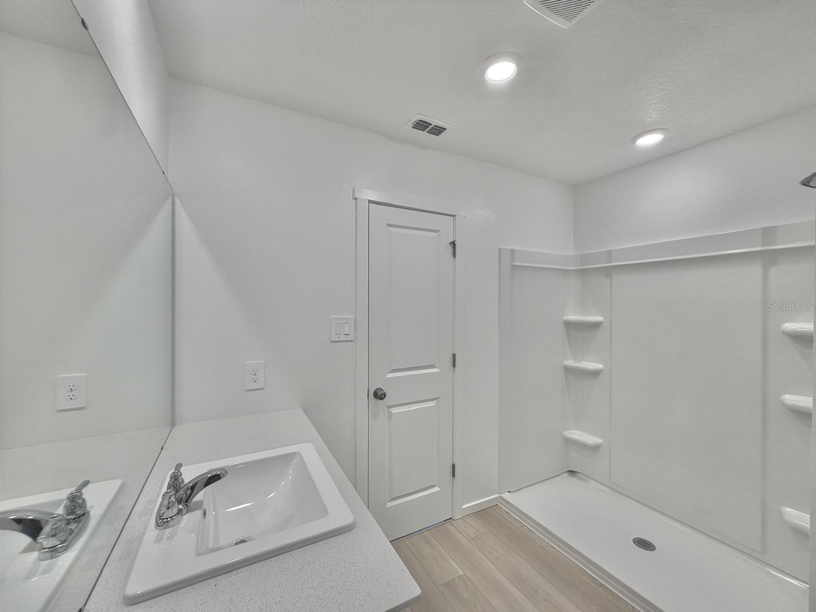 Image 13 of 23 For 836 Lynx Street