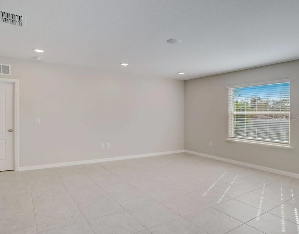 Image 13 of 28 For 589 Broadoak Drive