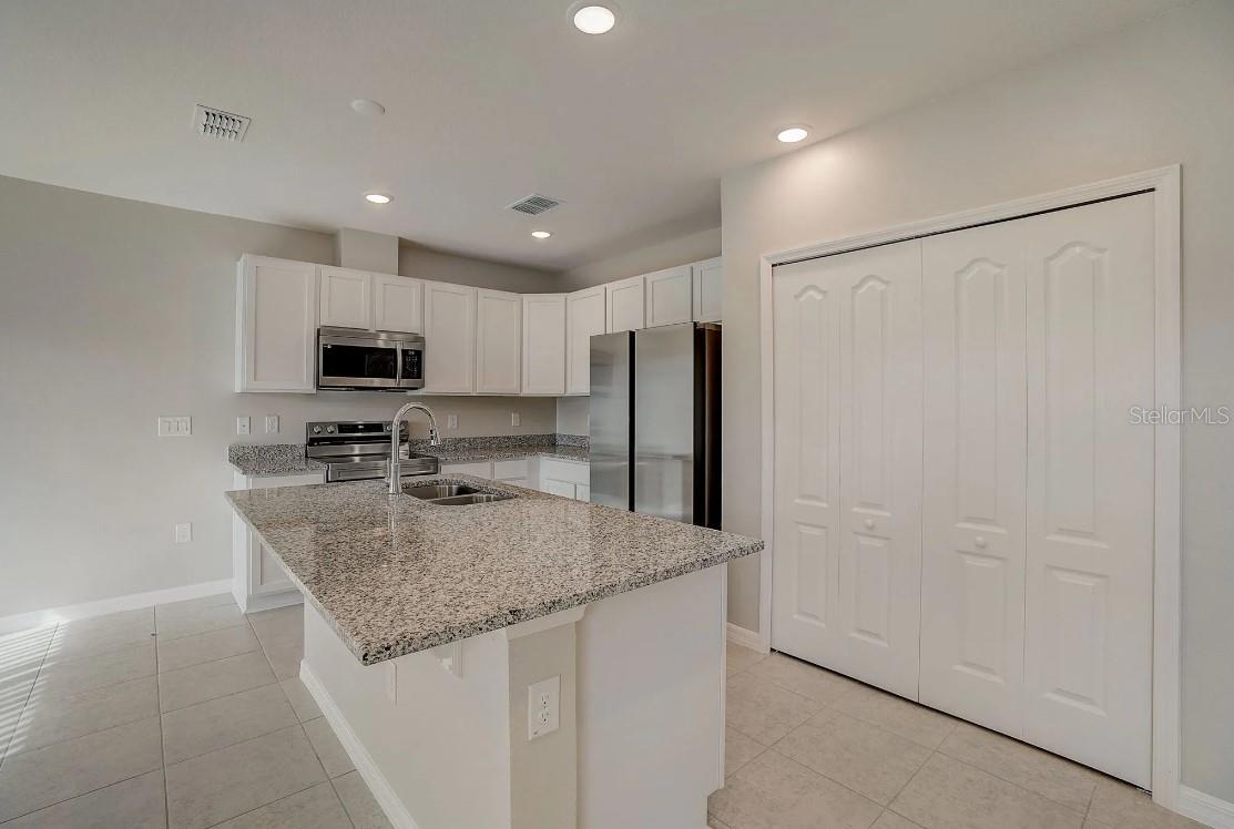 Image 6 of 28 For 589 Broadoak Drive