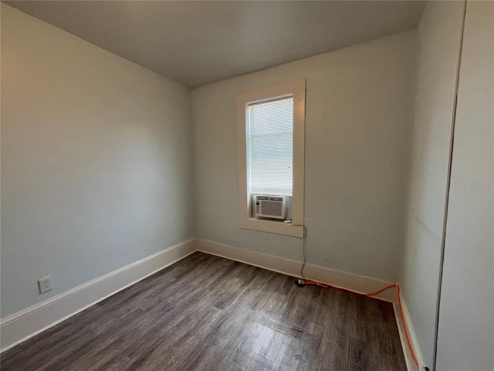 Image 10 of 31 For 704 Tennessee Street 1