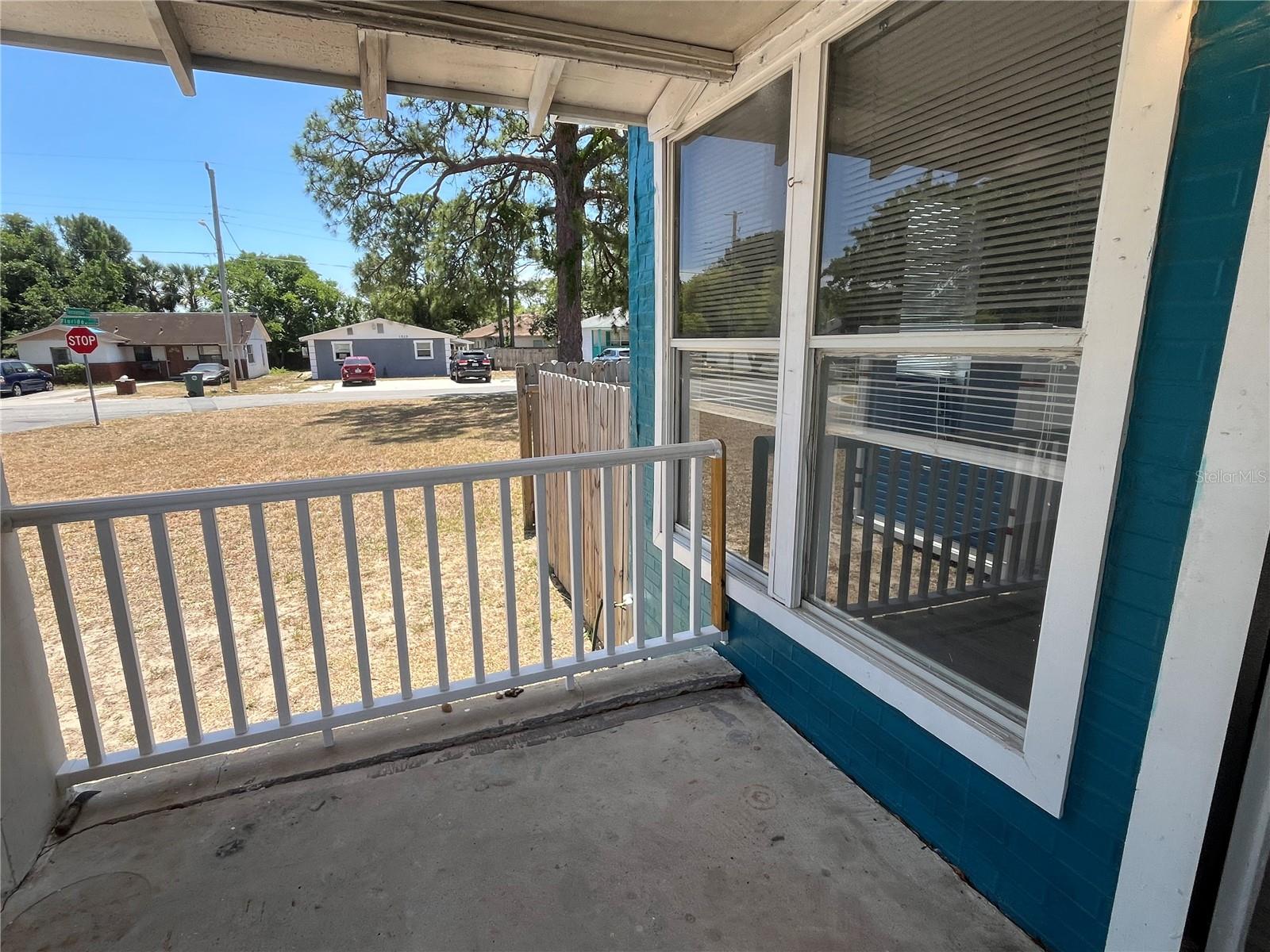 Image 4 of 31 For 704 Tennessee Street 1