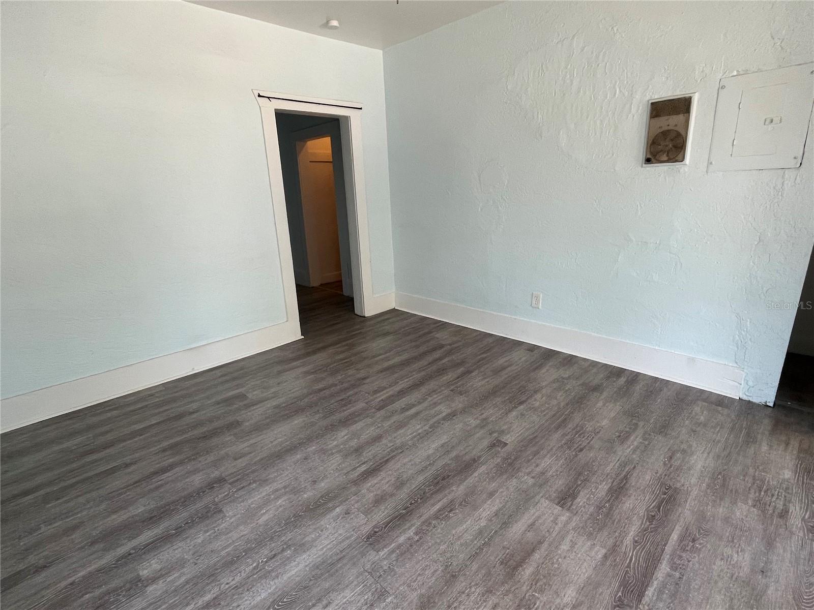 Image 6 of 31 For 704 Tennessee Street 1