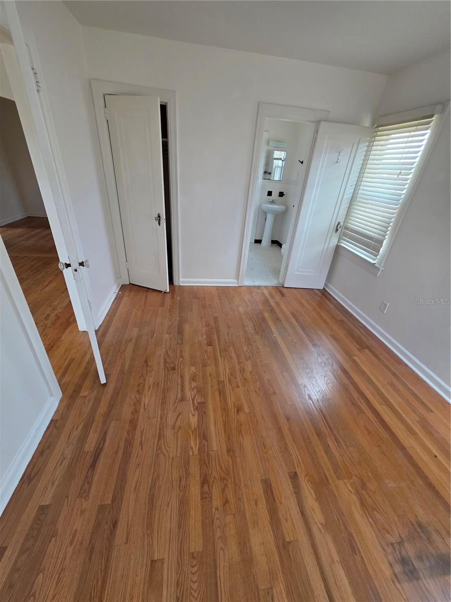 Image 10 of 16 For 807 Thornton Avenue 807
