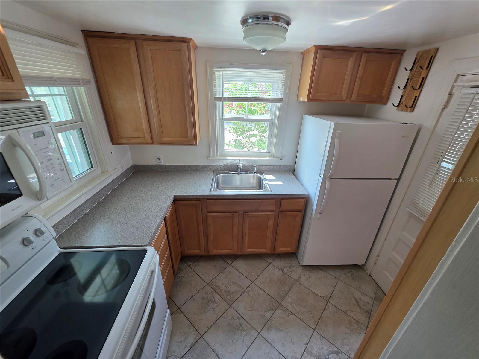 Image 13 of 16 For 807 Thornton Avenue 807