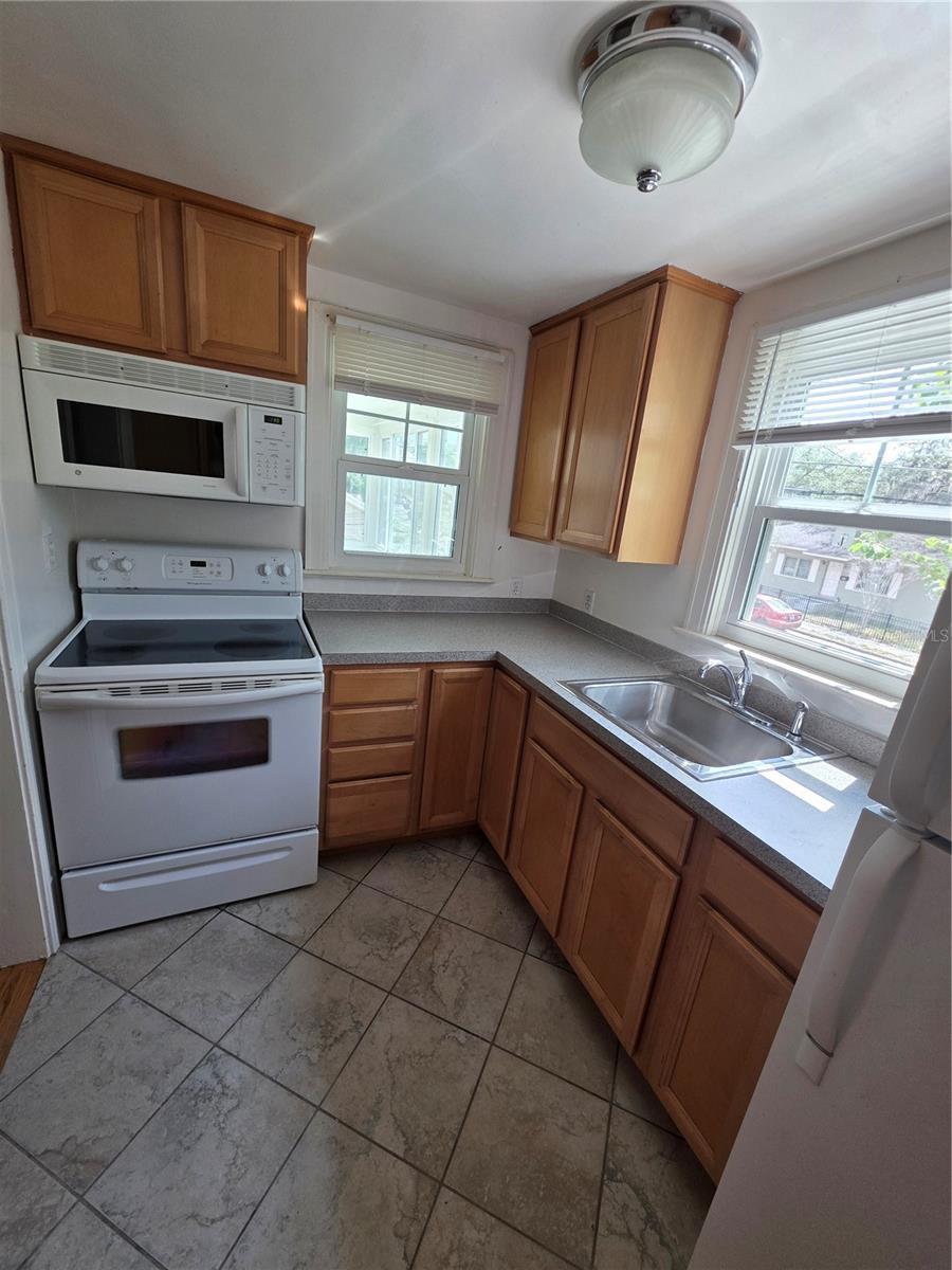 Image 14 of 16 For 807 Thornton Avenue 807