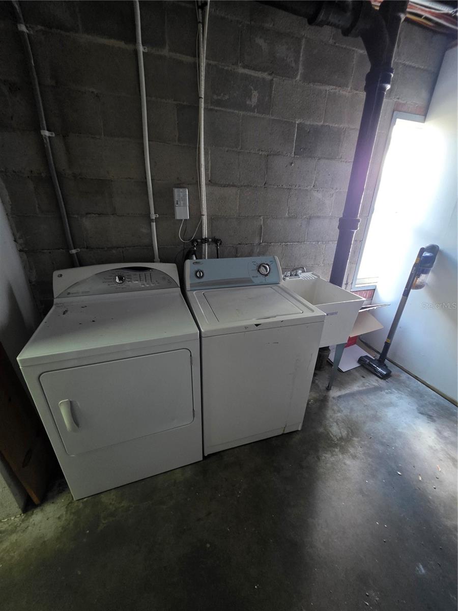 Image 16 of 16 For 807 Thornton Avenue 807