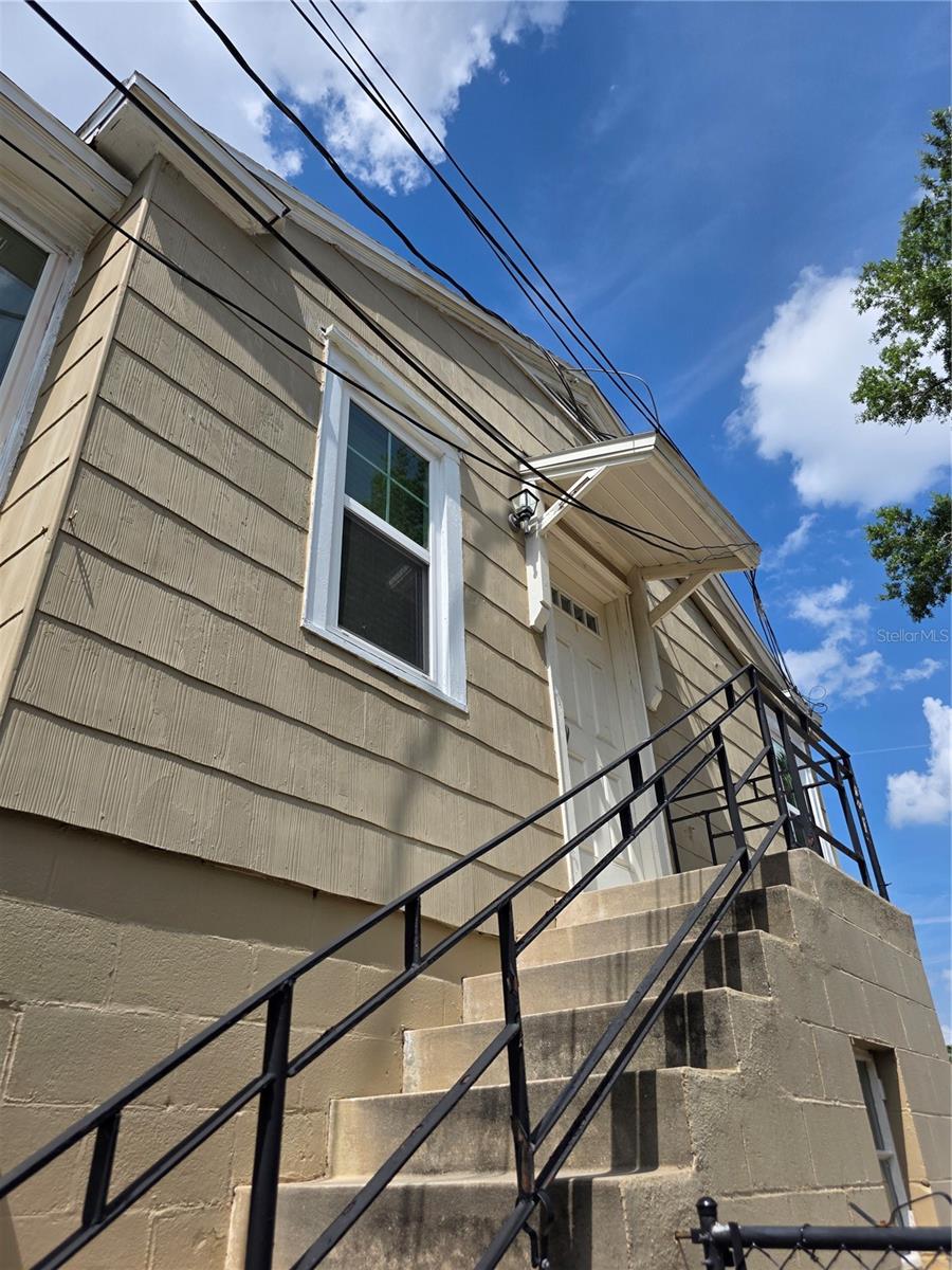Image 2 of 16 For 807 Thornton Avenue 807