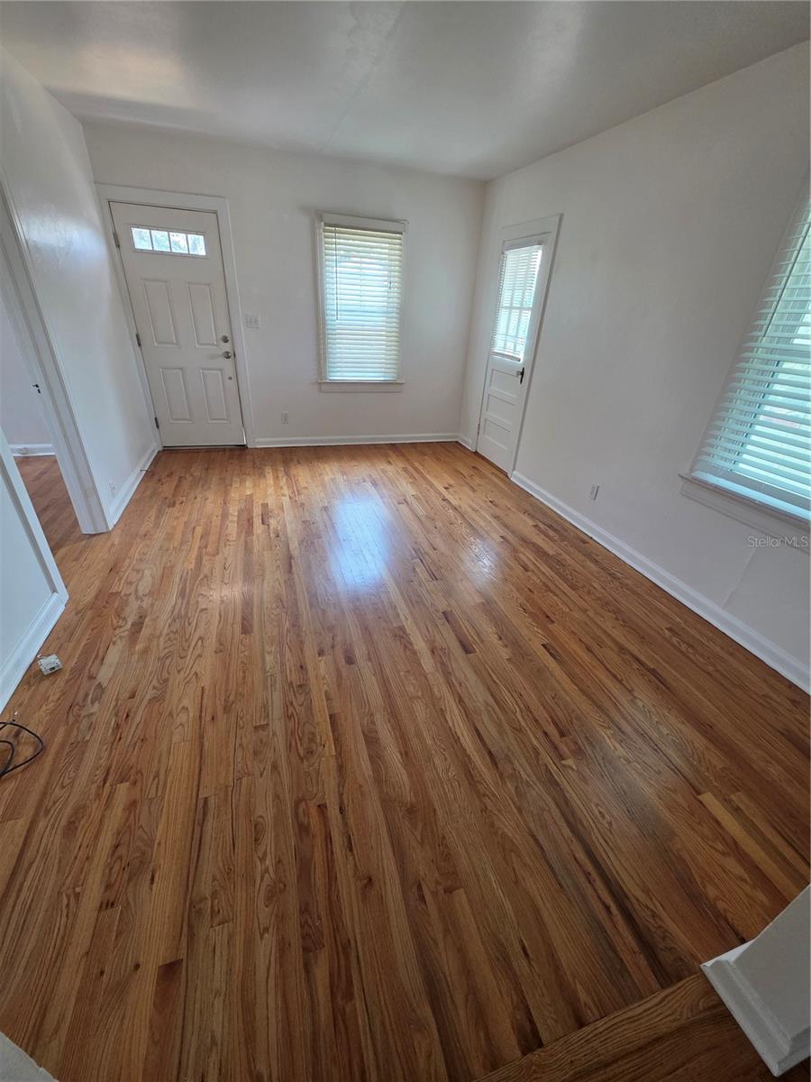 Image 4 of 16 For 807 Thornton Avenue 807