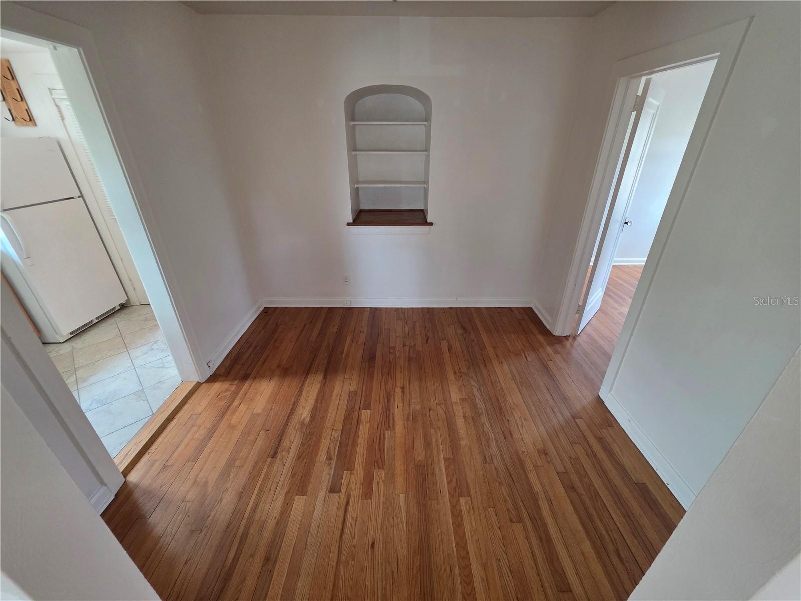 Image 5 of 16 For 807 Thornton Avenue 807