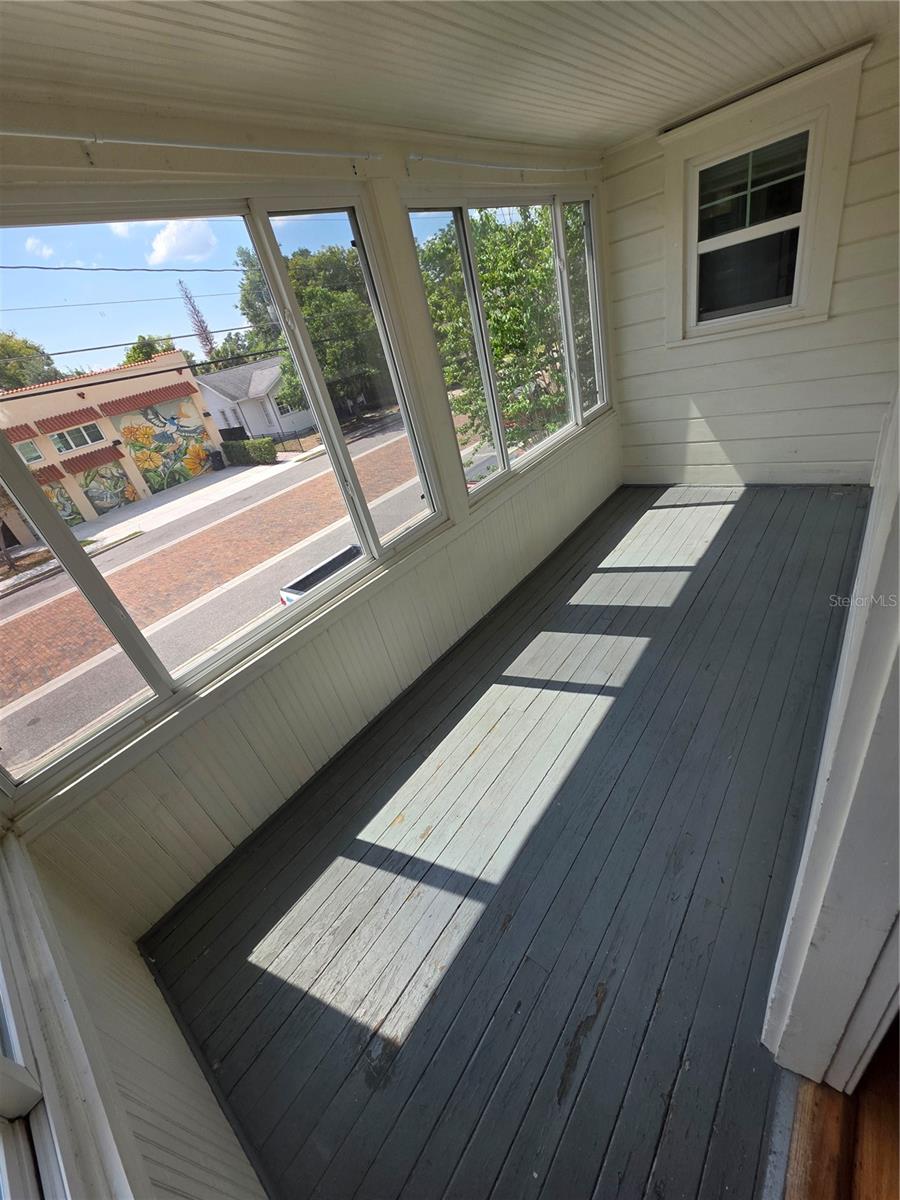 Image 6 of 16 For 807 Thornton Avenue 807