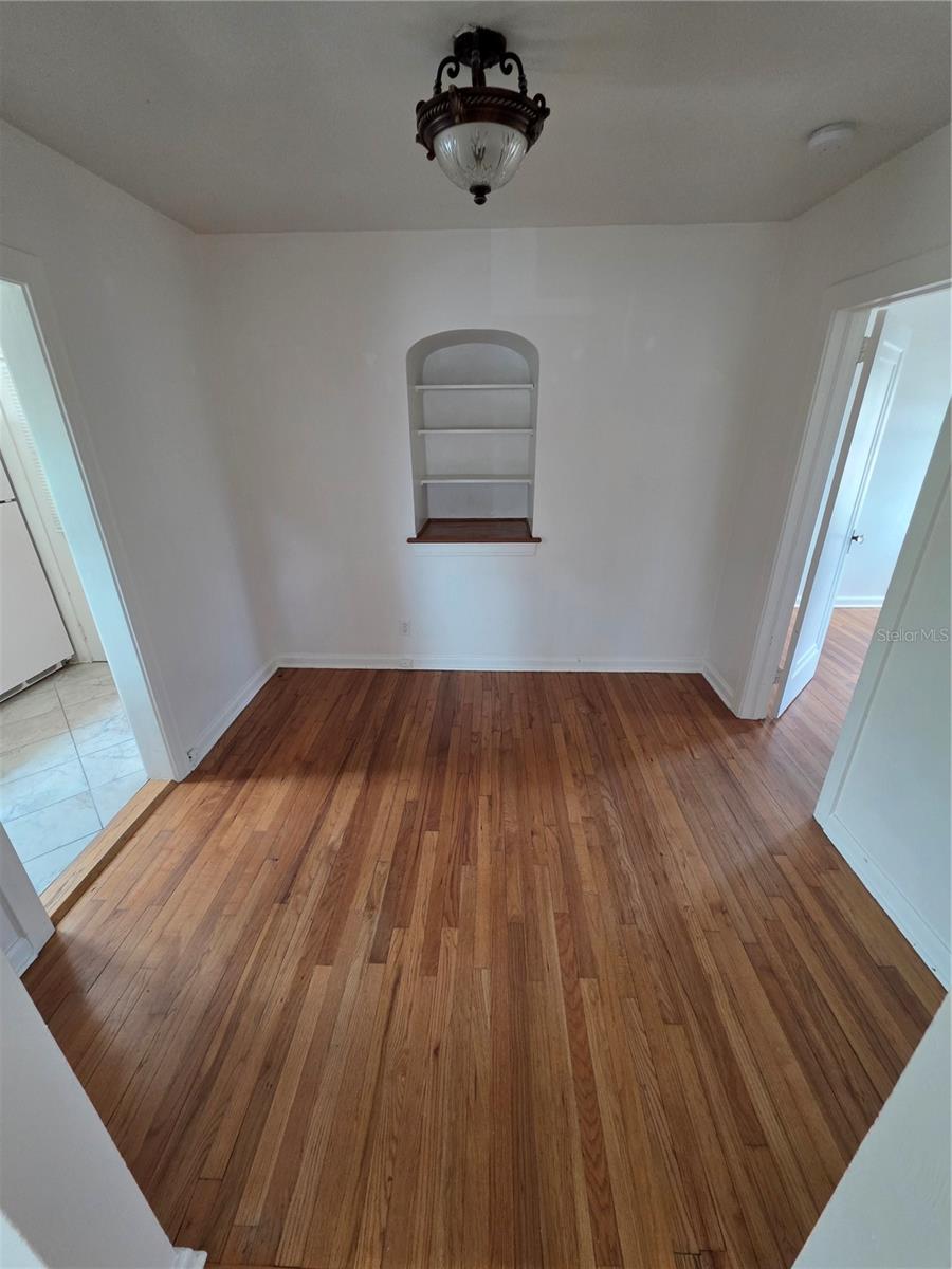 Image 7 of 16 For 807 Thornton Avenue 807