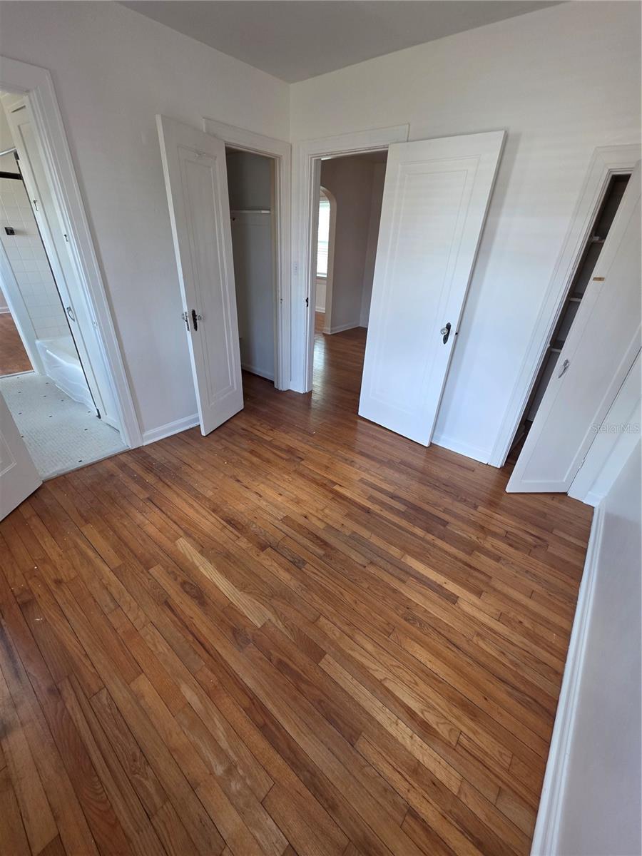 Image 8 of 16 For 807 Thornton Avenue 807