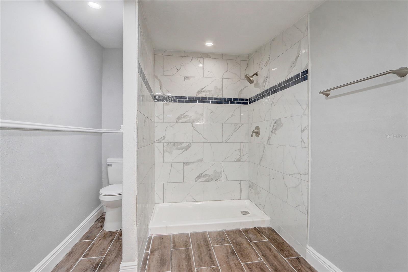 Image 18 of 37 For 1129 12th Street