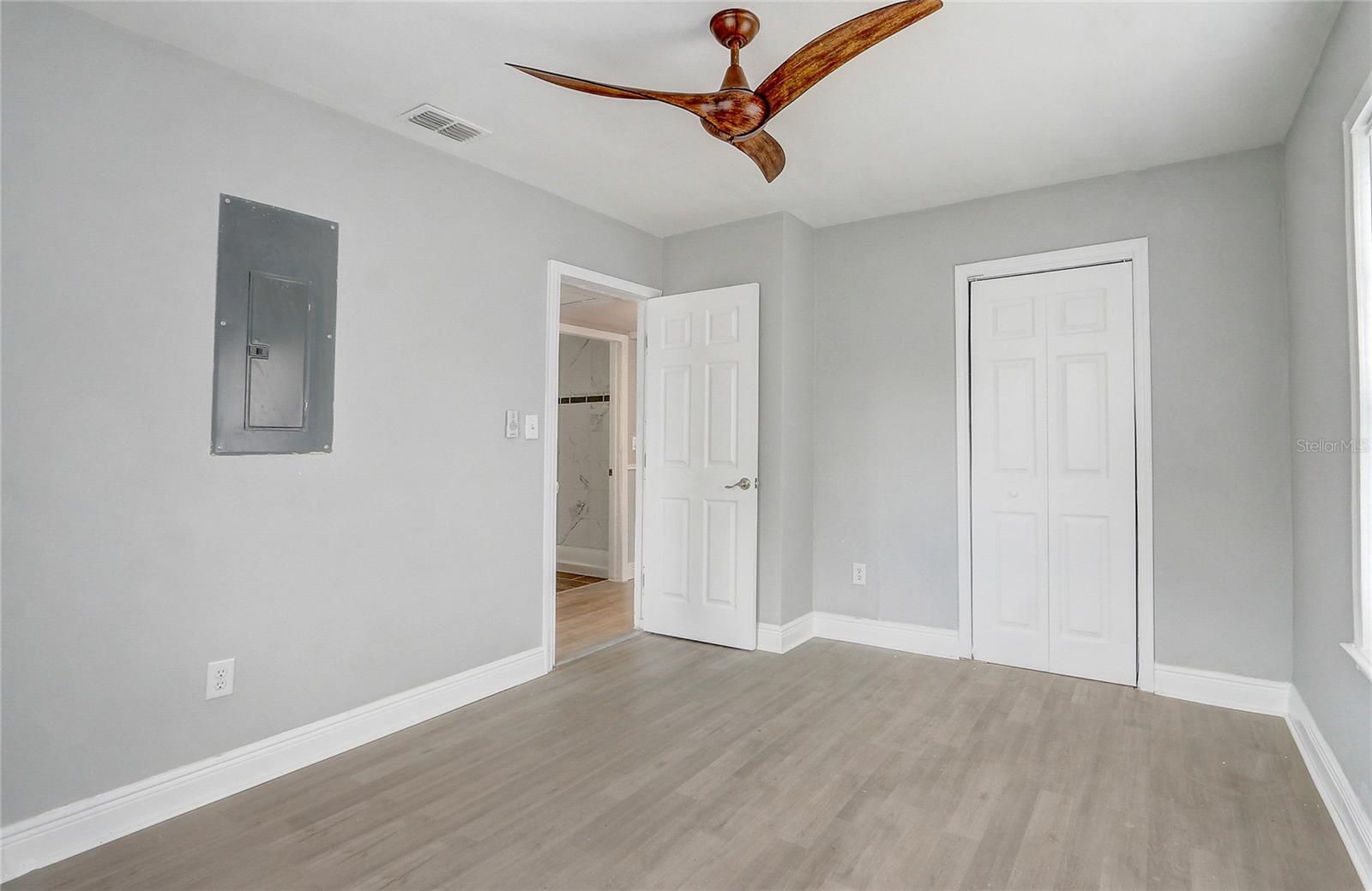 Image 21 of 37 For 1129 12th Street