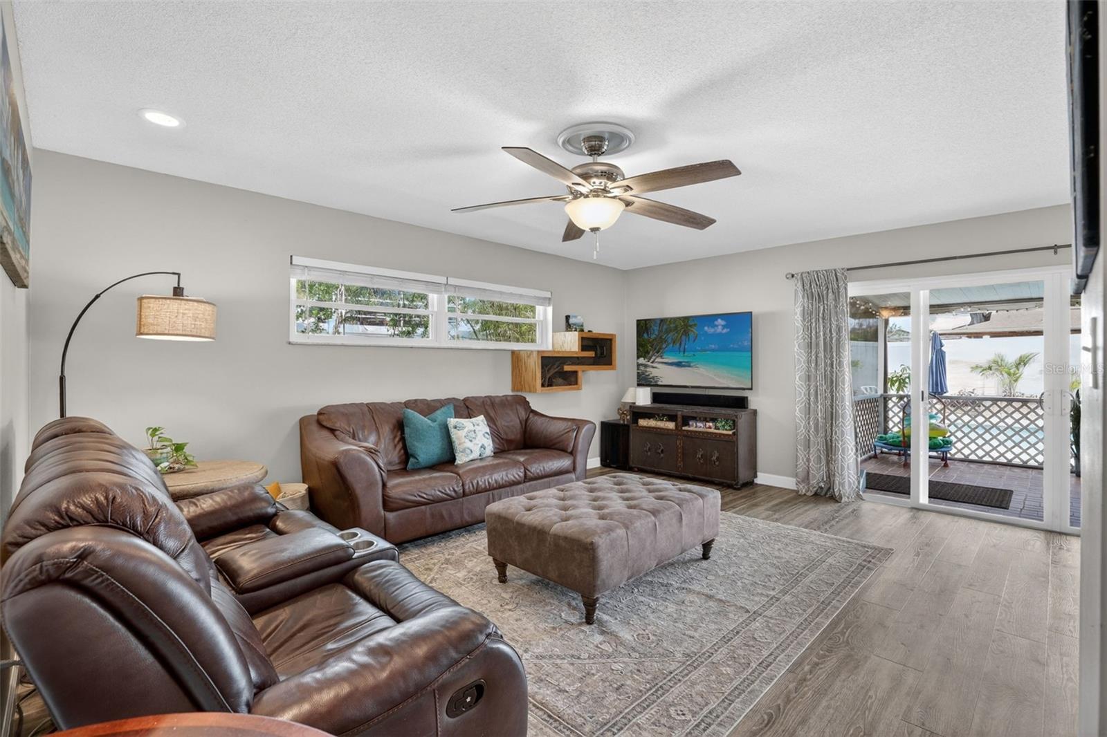 Image 10 of 39 For 1905 Poinsetta Lane