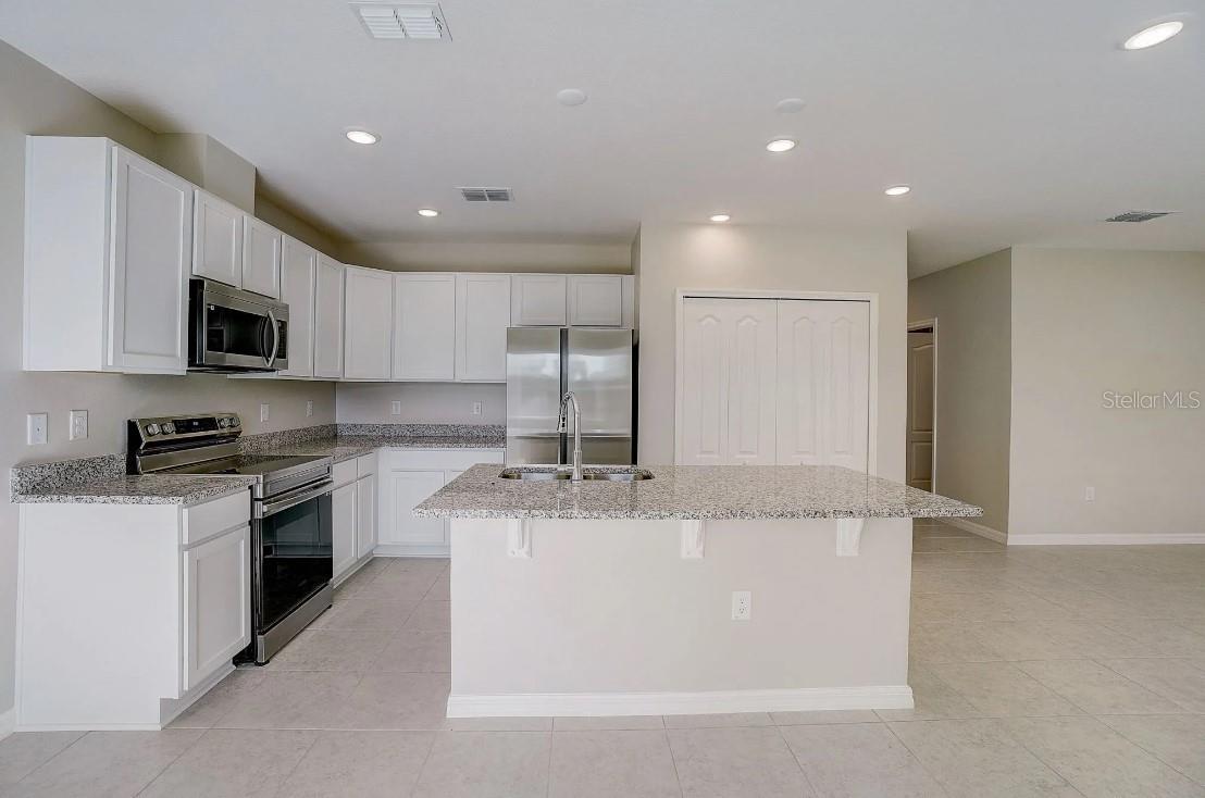Image 4 of 28 For 616 Broadoak Drive