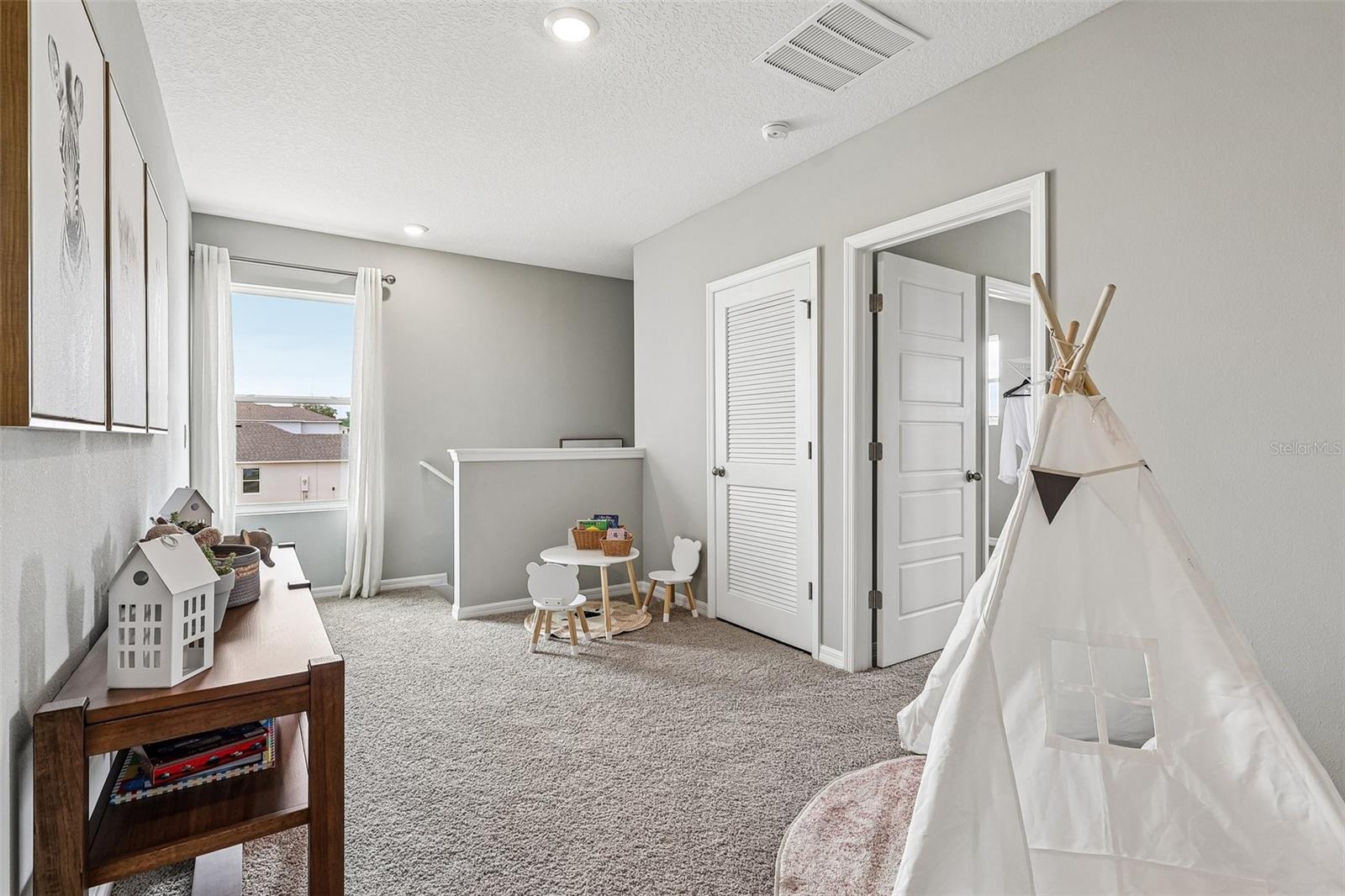 Image 17 of 37 For 5417 Willow Creek Drive