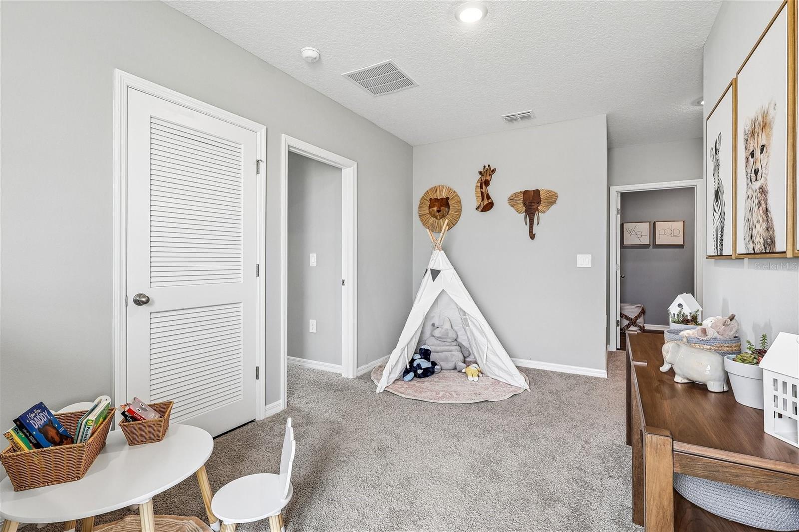 Image 19 of 37 For 5417 Willow Creek Drive