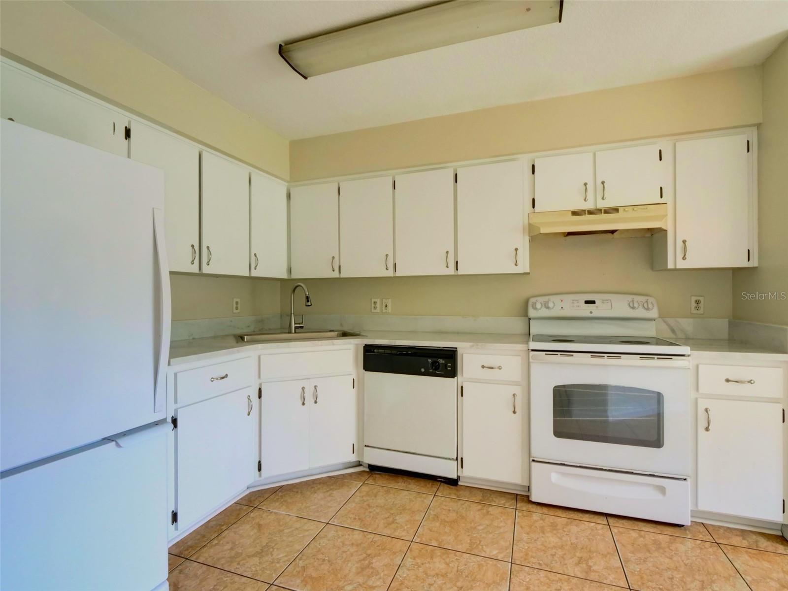 Image 14 of 41 For 806 Illinois Avenue