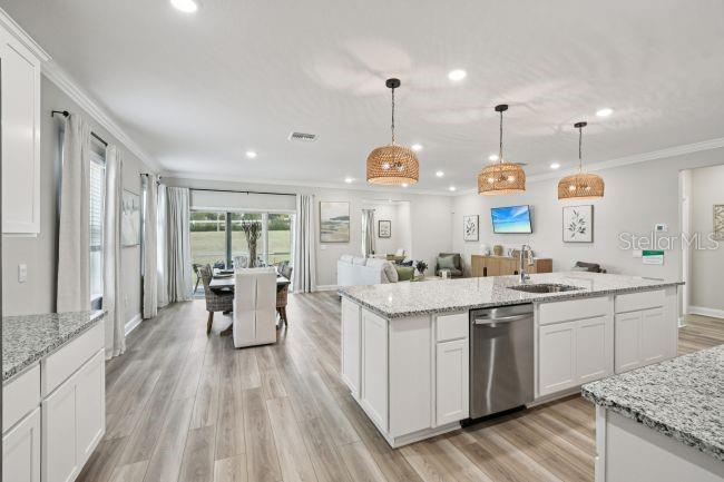 Image 5 of 23 For 608 Broadoak Drive