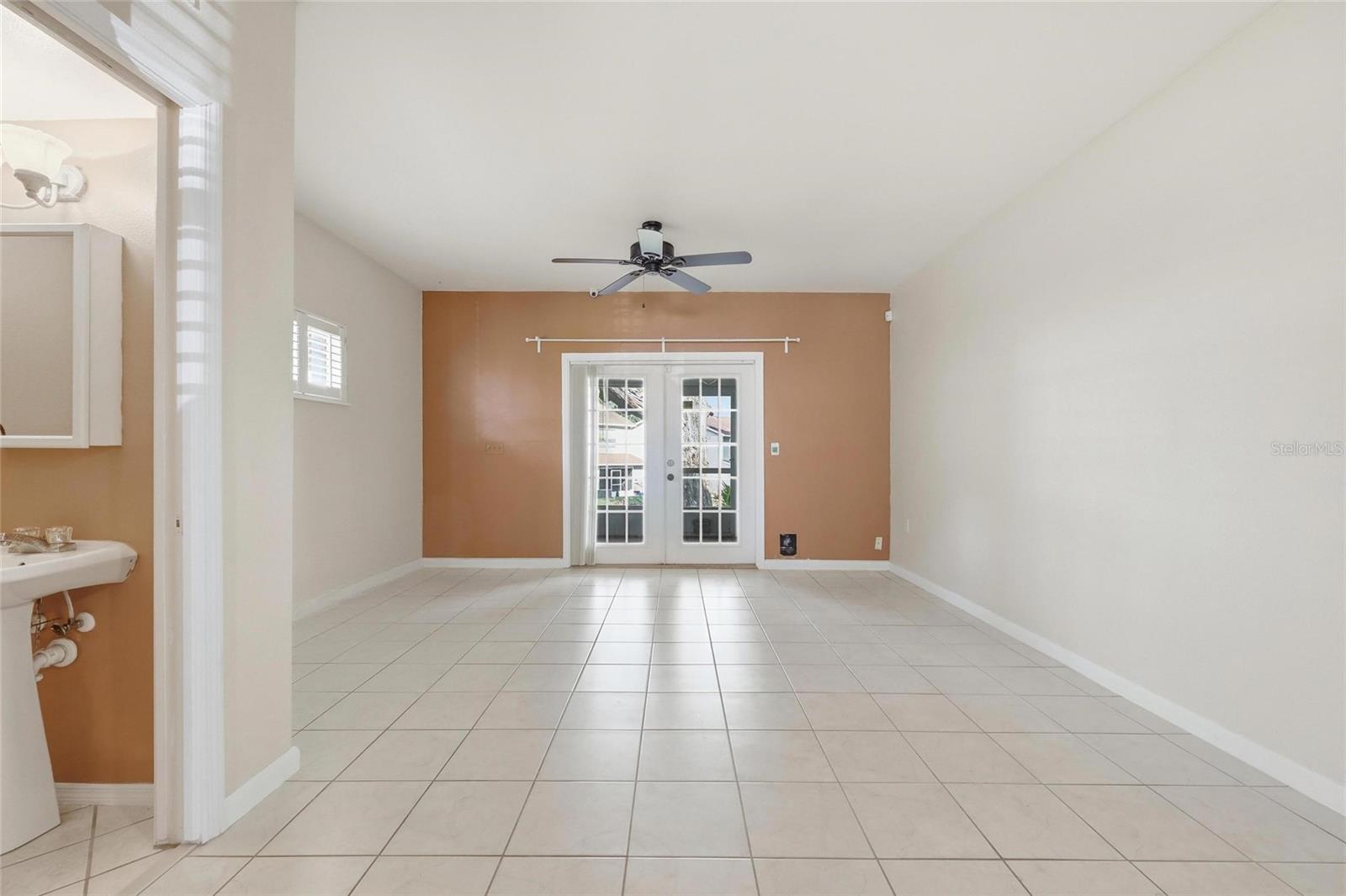 Image 10 of 29 For 6998 Woodlake Drive