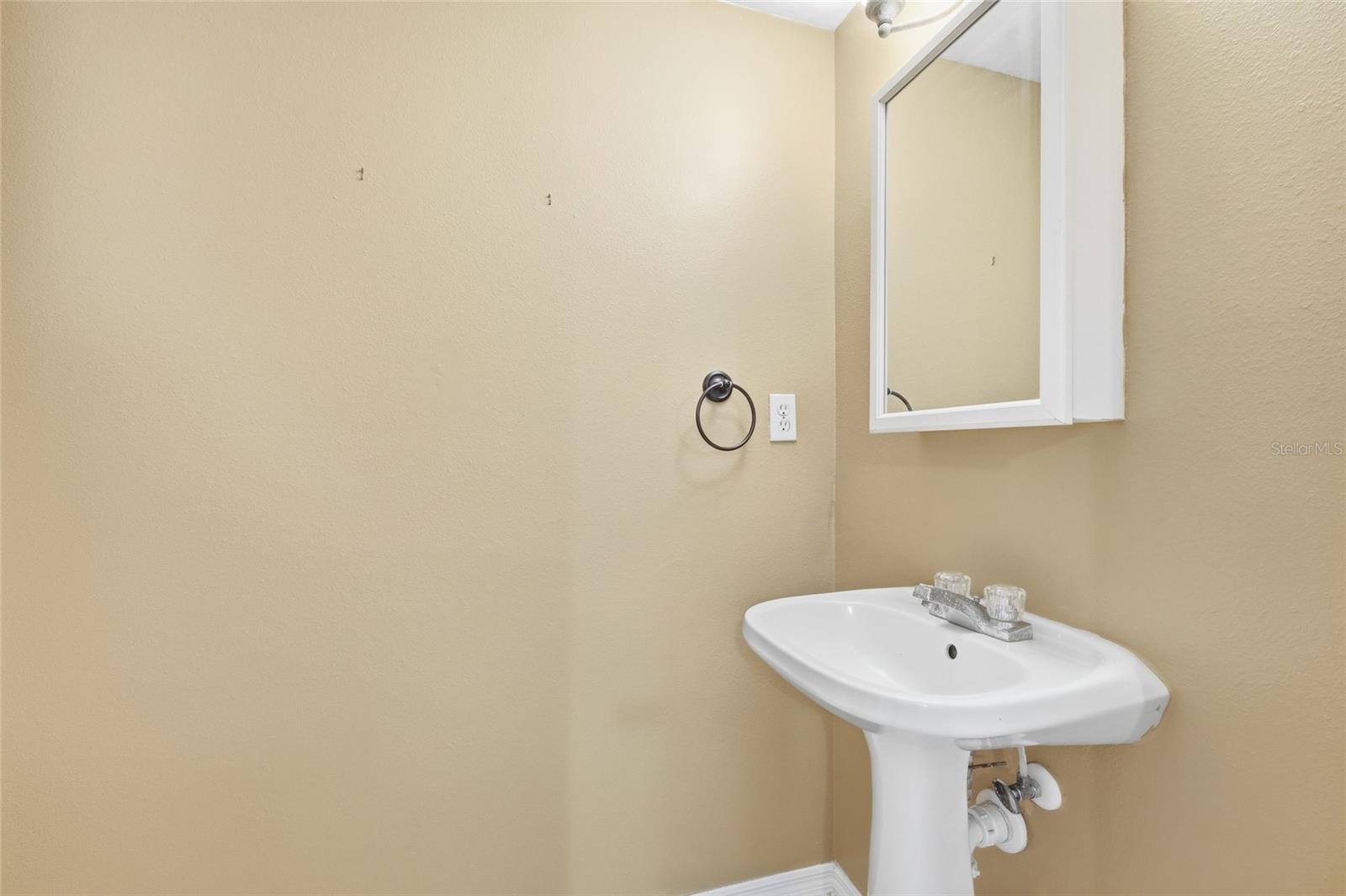 Image 15 of 29 For 6998 Woodlake Drive