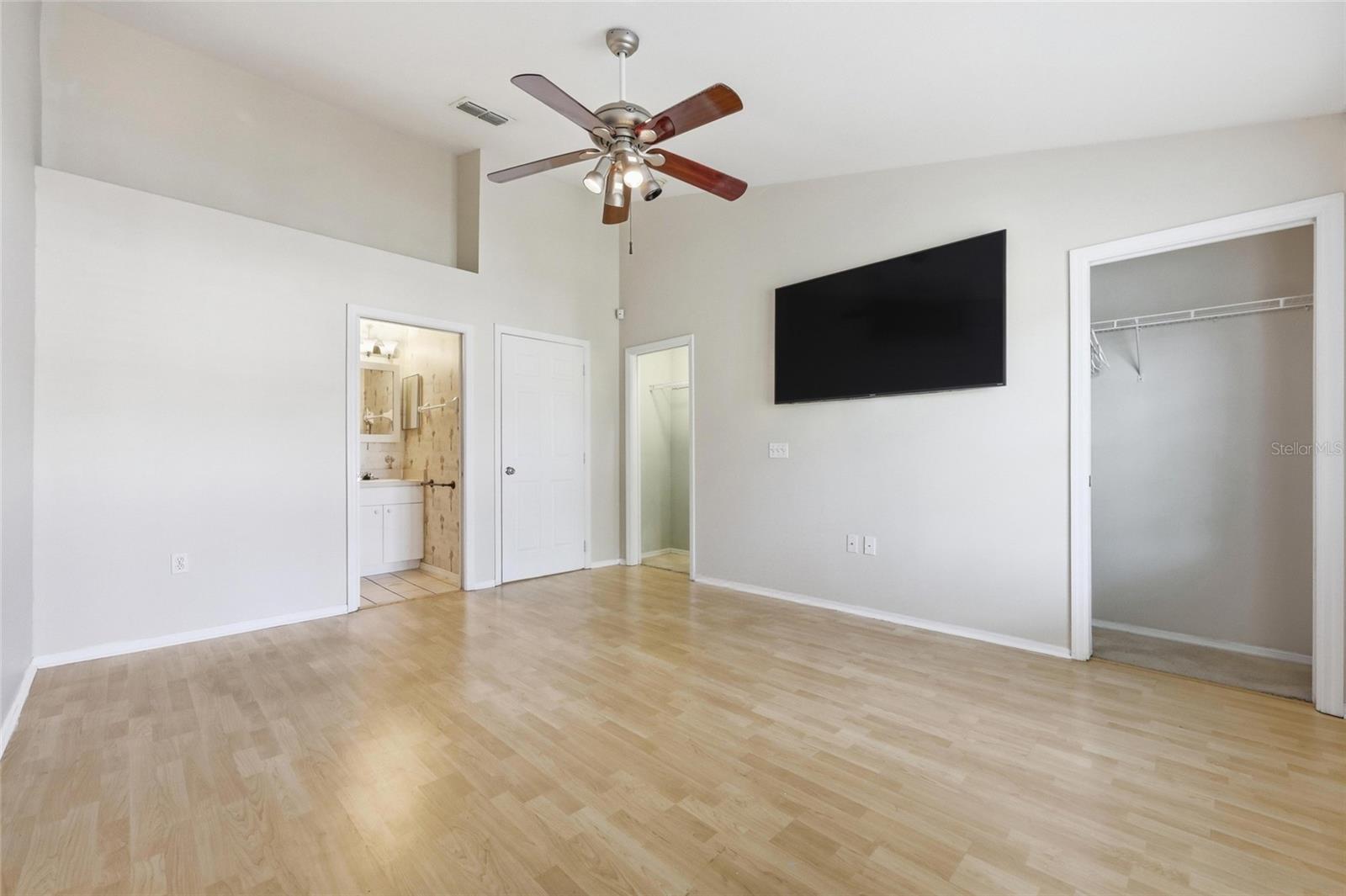Image 18 of 29 For 6998 Woodlake Drive