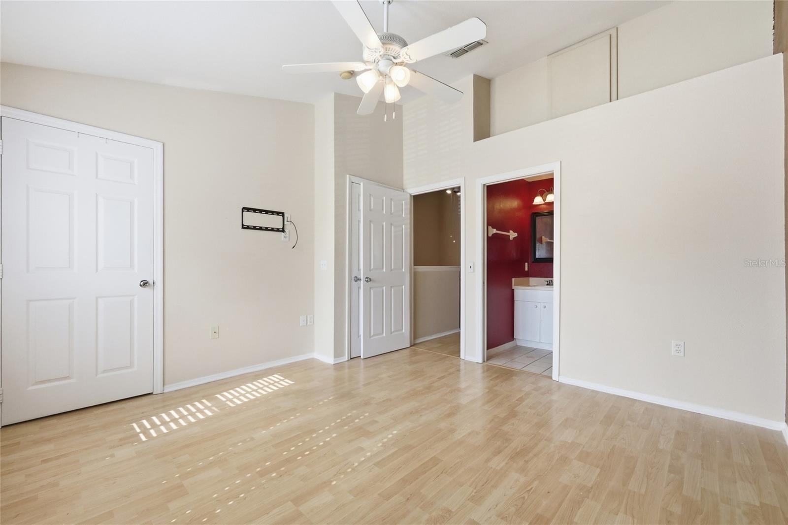 Image 22 of 29 For 6998 Woodlake Drive