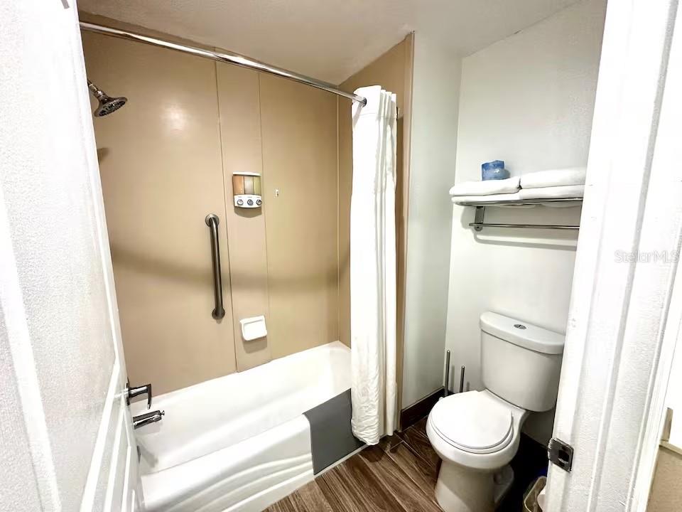 Image 24 of 47 For 8303 Palm Parkway 208