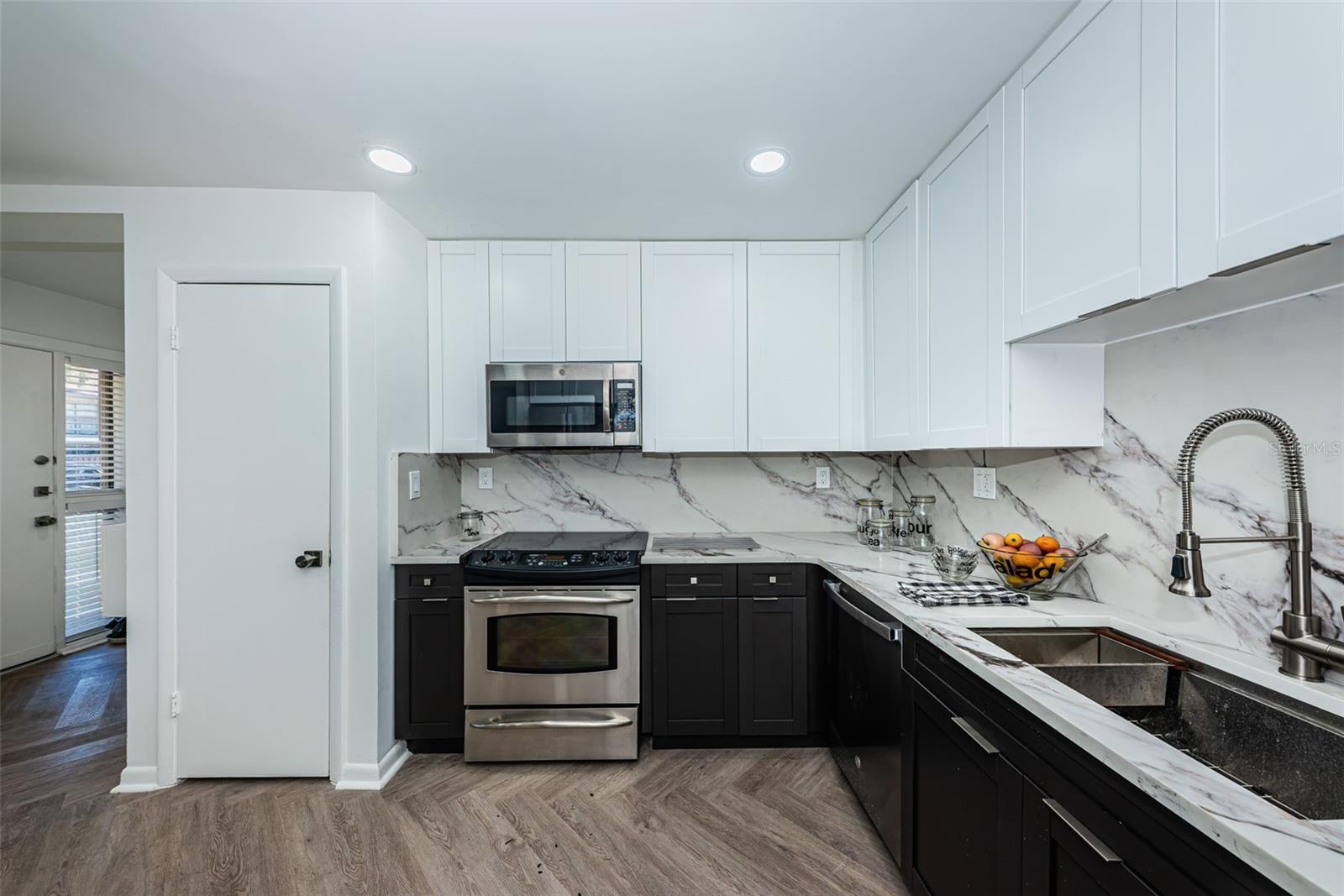 Image 14 of 63 For 781 Village Lake Terrace N 101a