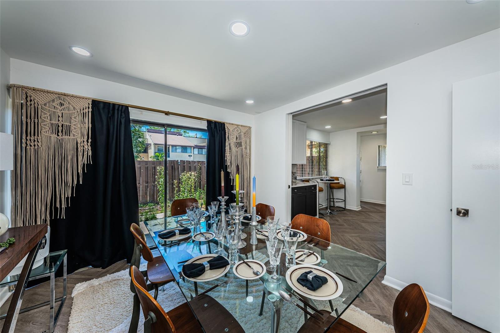 Image 20 of 63 For 781 Village Lake Terrace N 101a