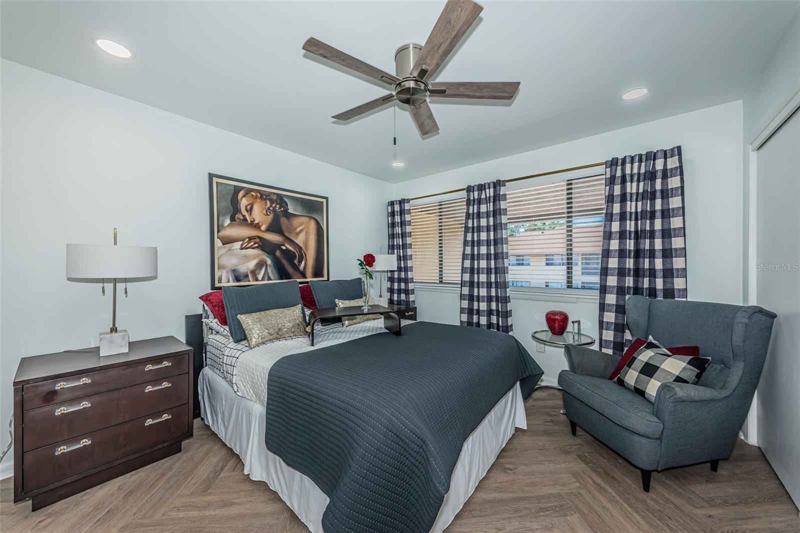 Image 40 of 63 For 781 Village Lake Terrace N 101a