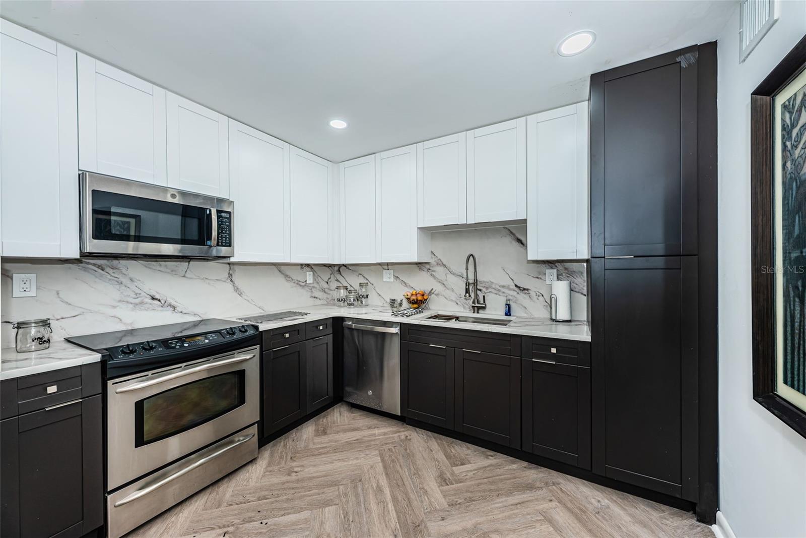 Image 9 of 63 For 781 Village Lake Terrace N 101a