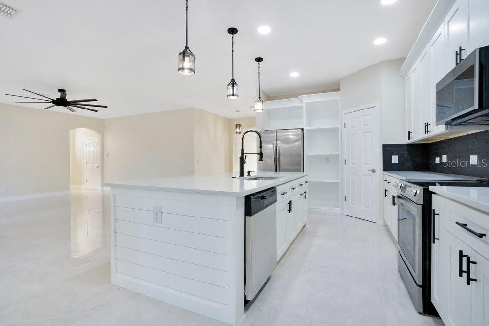 Image 8 of 38 For 6615 Helmsley Circle
