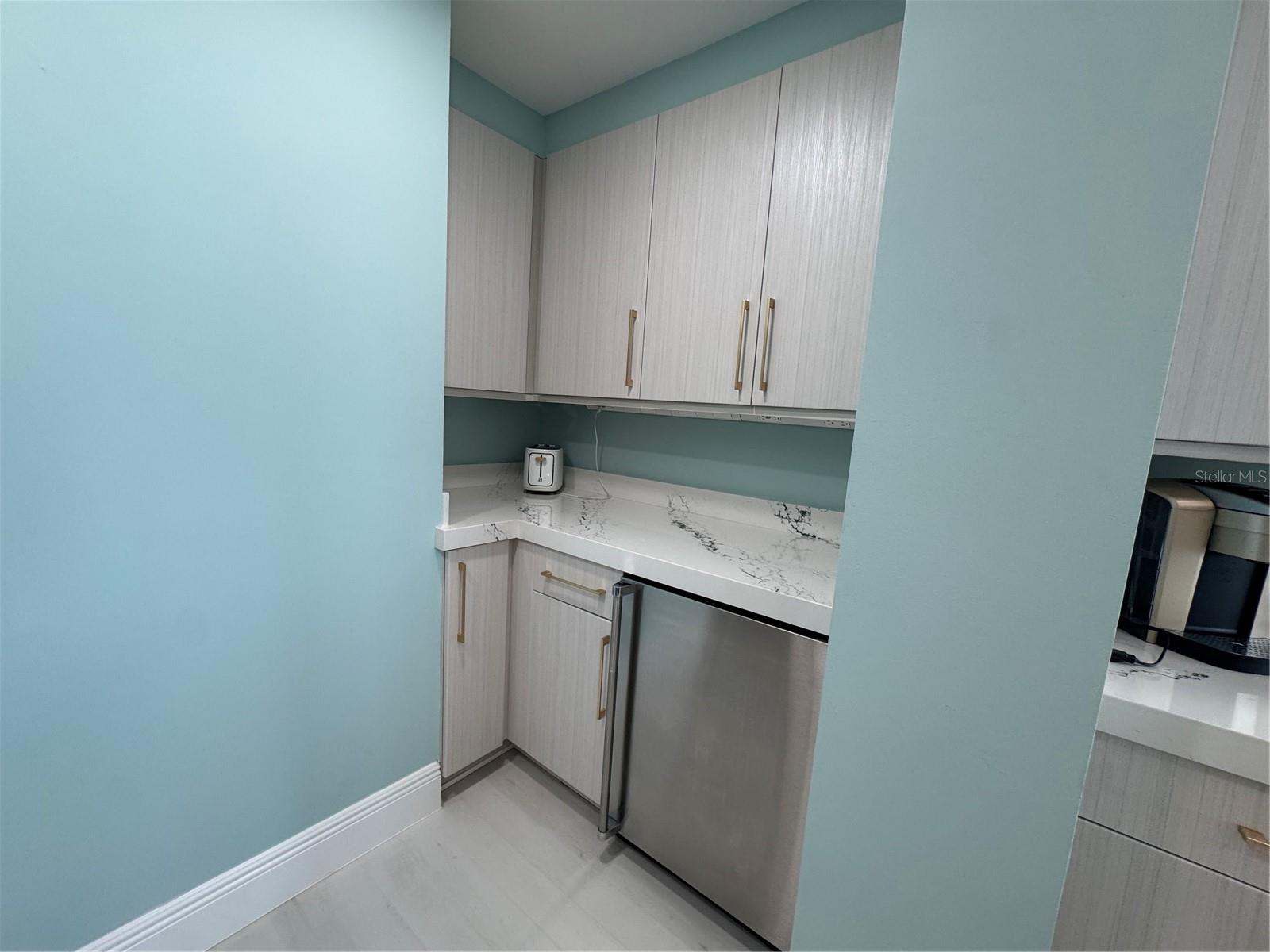 Image 12 of 59 For 200 Ocean Crest Drive 1112