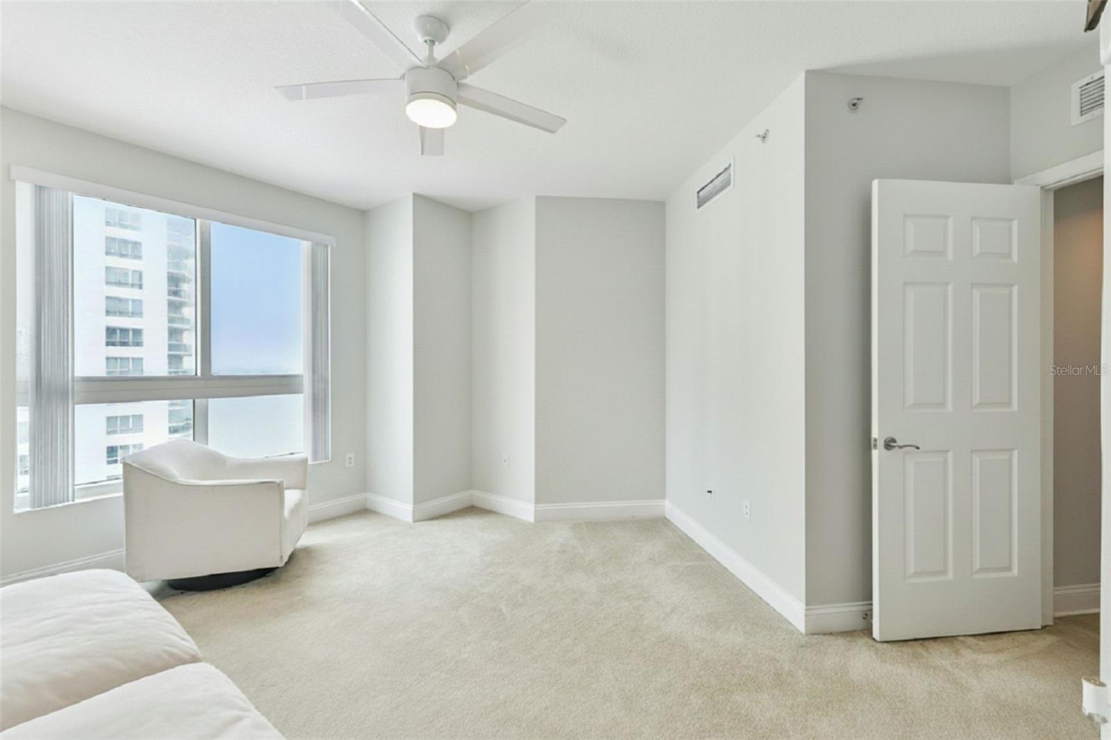 Image 15 of 46 For 231 Riverside Drive 702-1