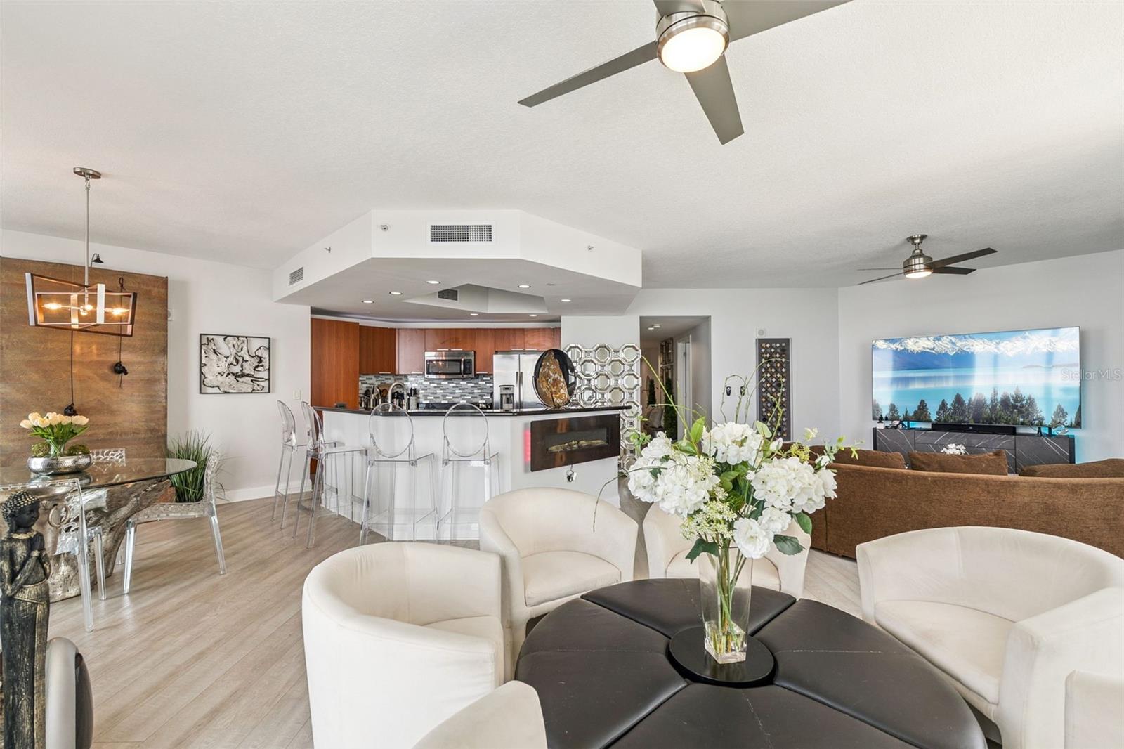 Image 17 of 46 For 231 Riverside Drive 702-1