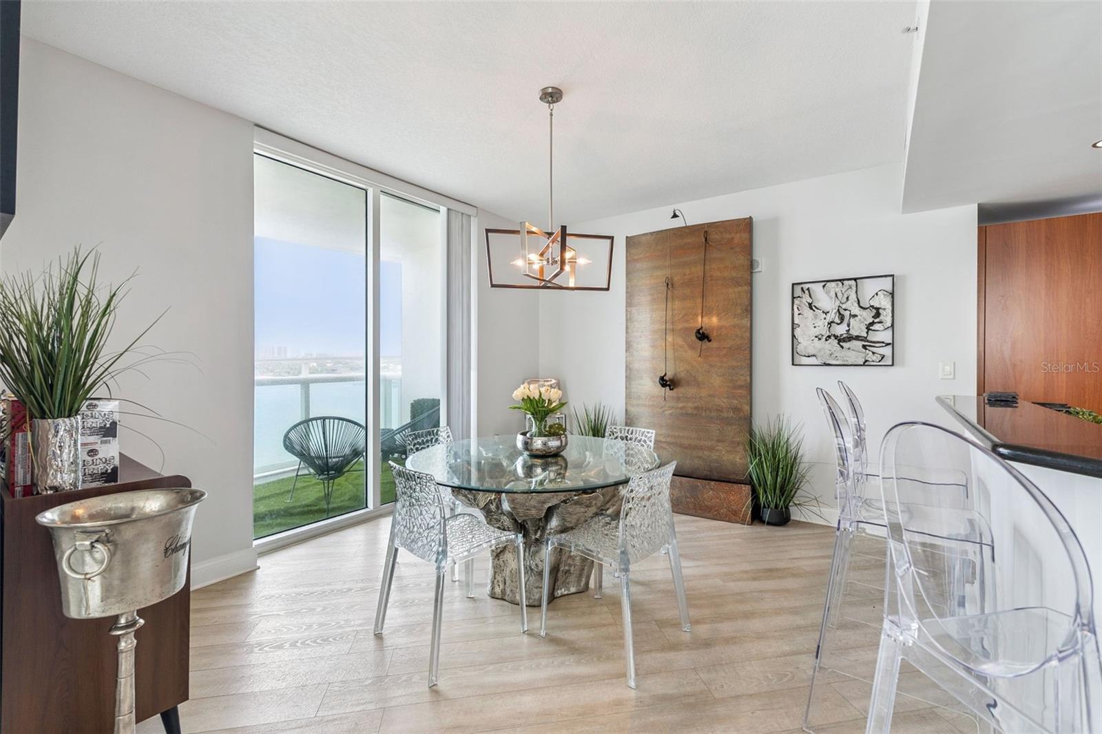 Image 19 of 46 For 231 Riverside Drive 702-1