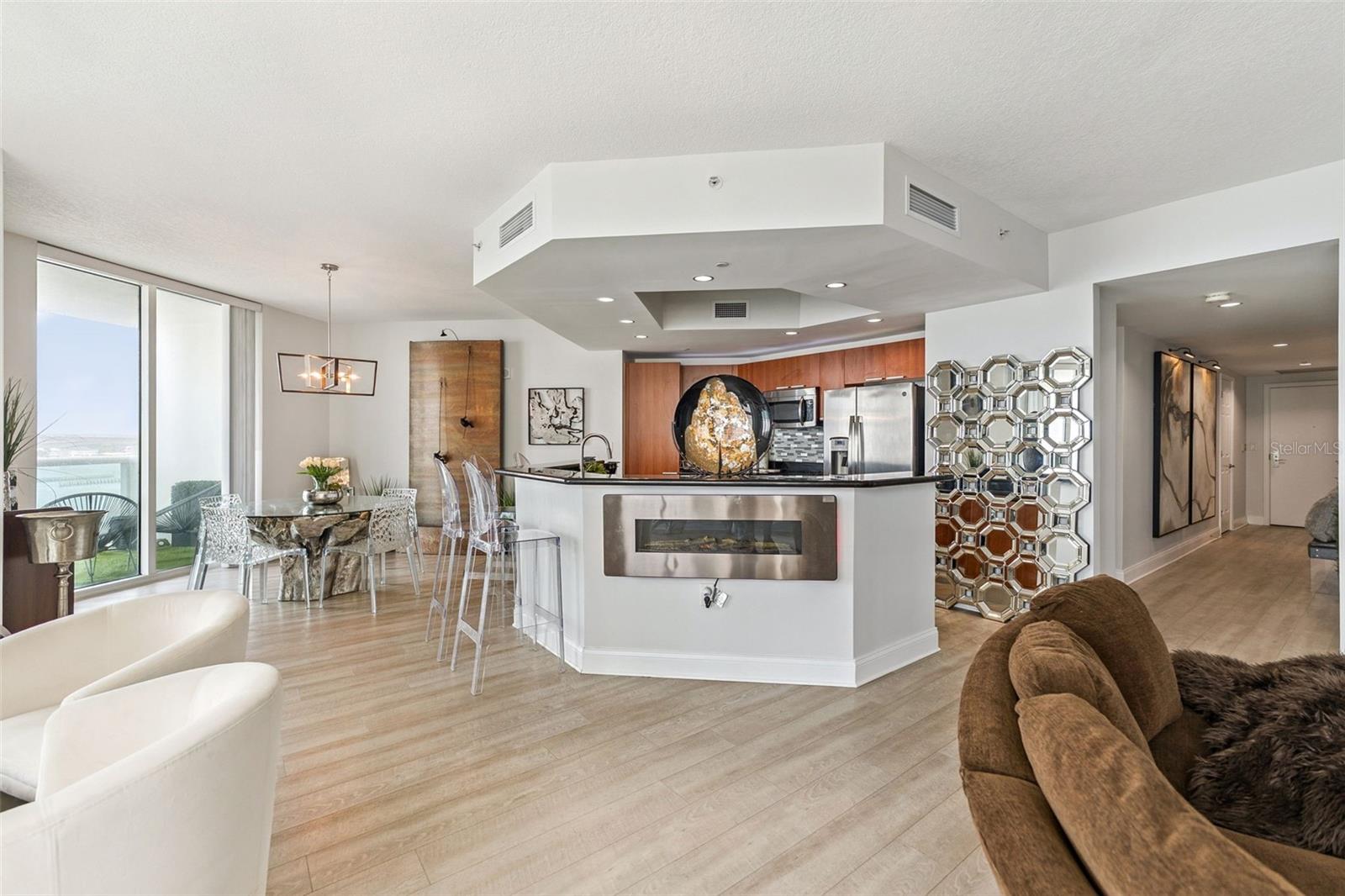 Image 2 of 46 For 231 Riverside Drive 702-1