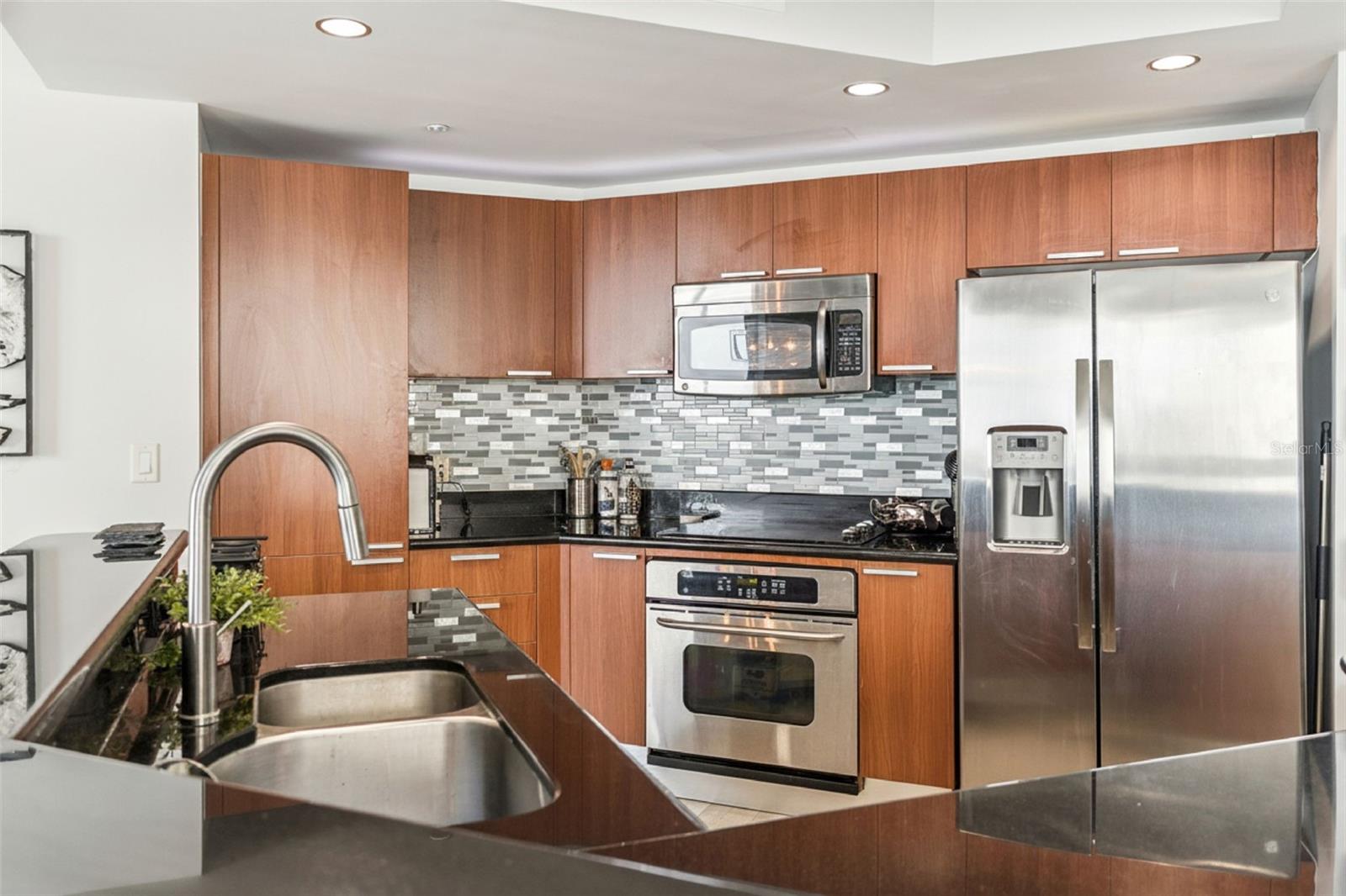Image 3 of 46 For 231 Riverside Drive 702-1