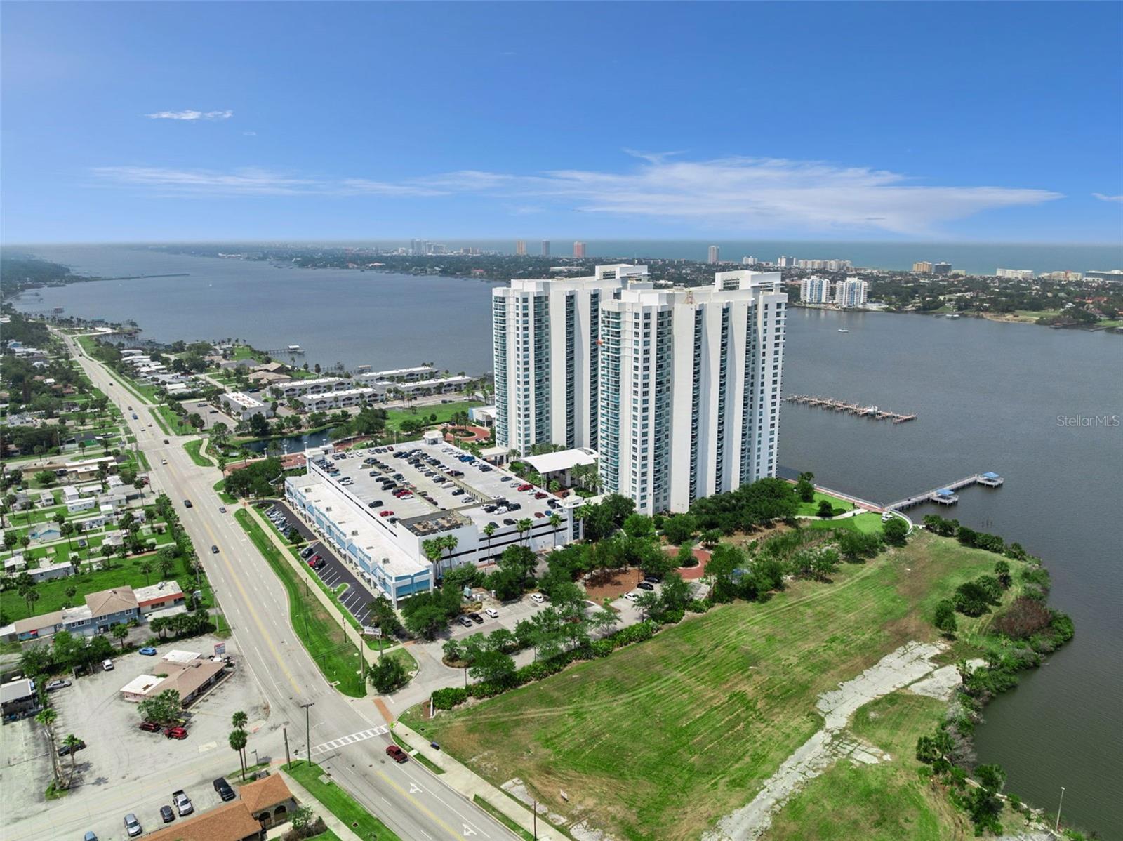 Image 37 of 46 For 231 Riverside Drive 702-1