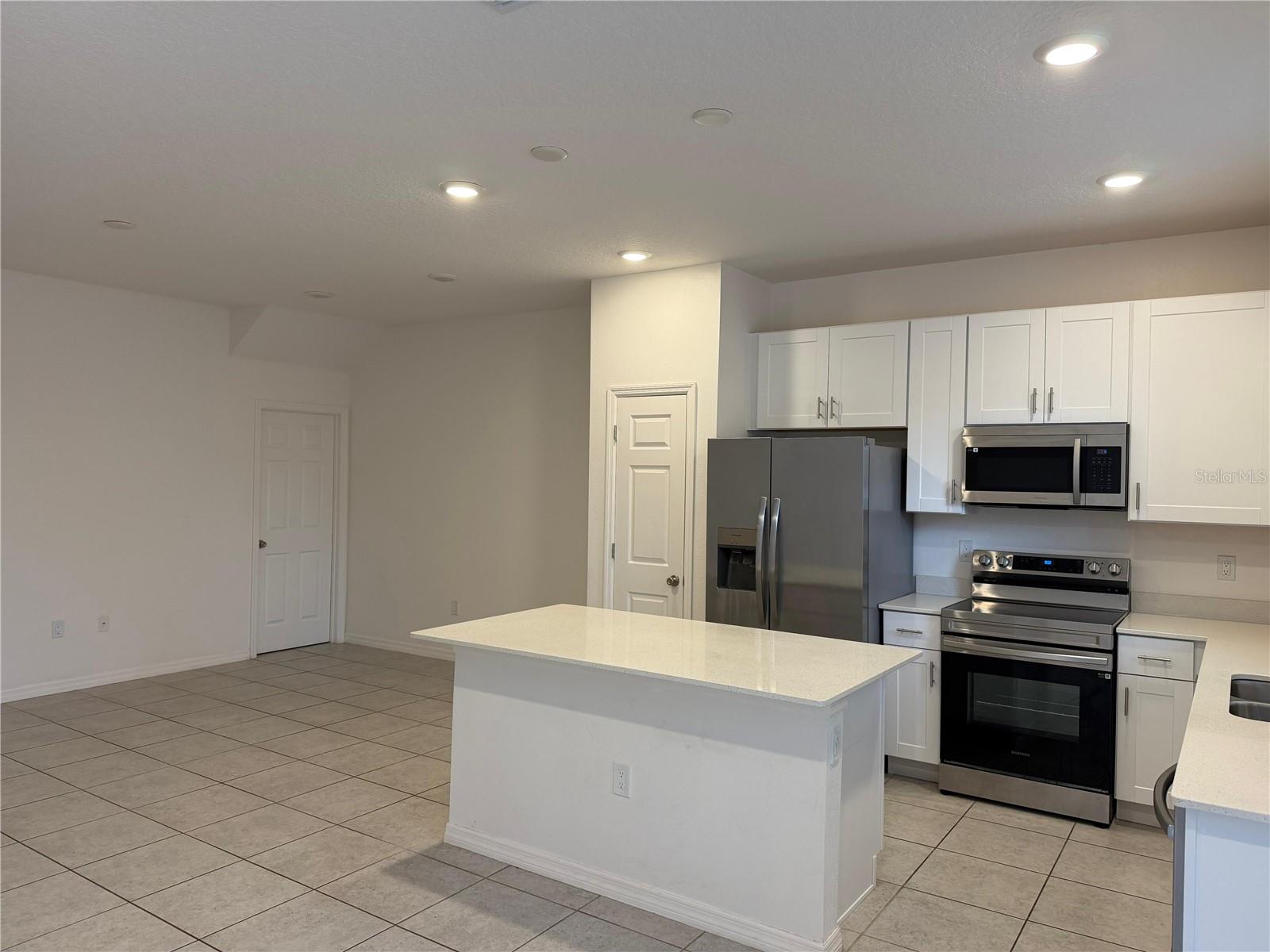 Image 6 of 13 For 1305 Stockwell Avenue