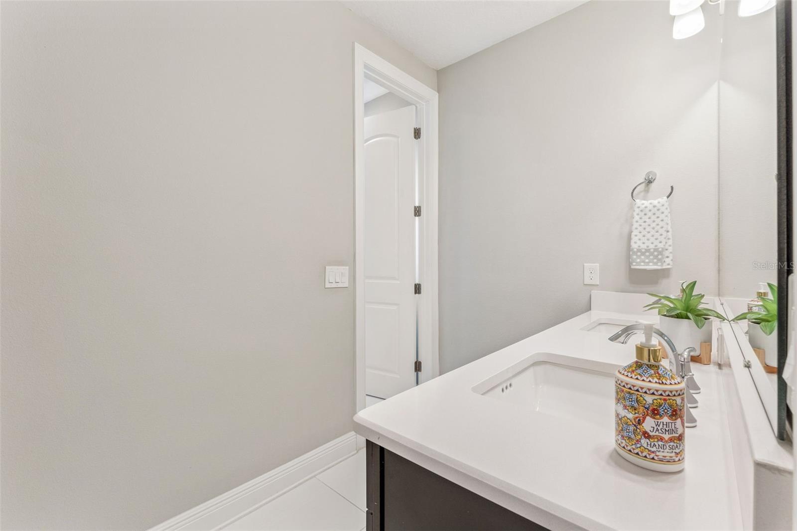 Image 31 of 71 For 16776 Broadwater Avenue