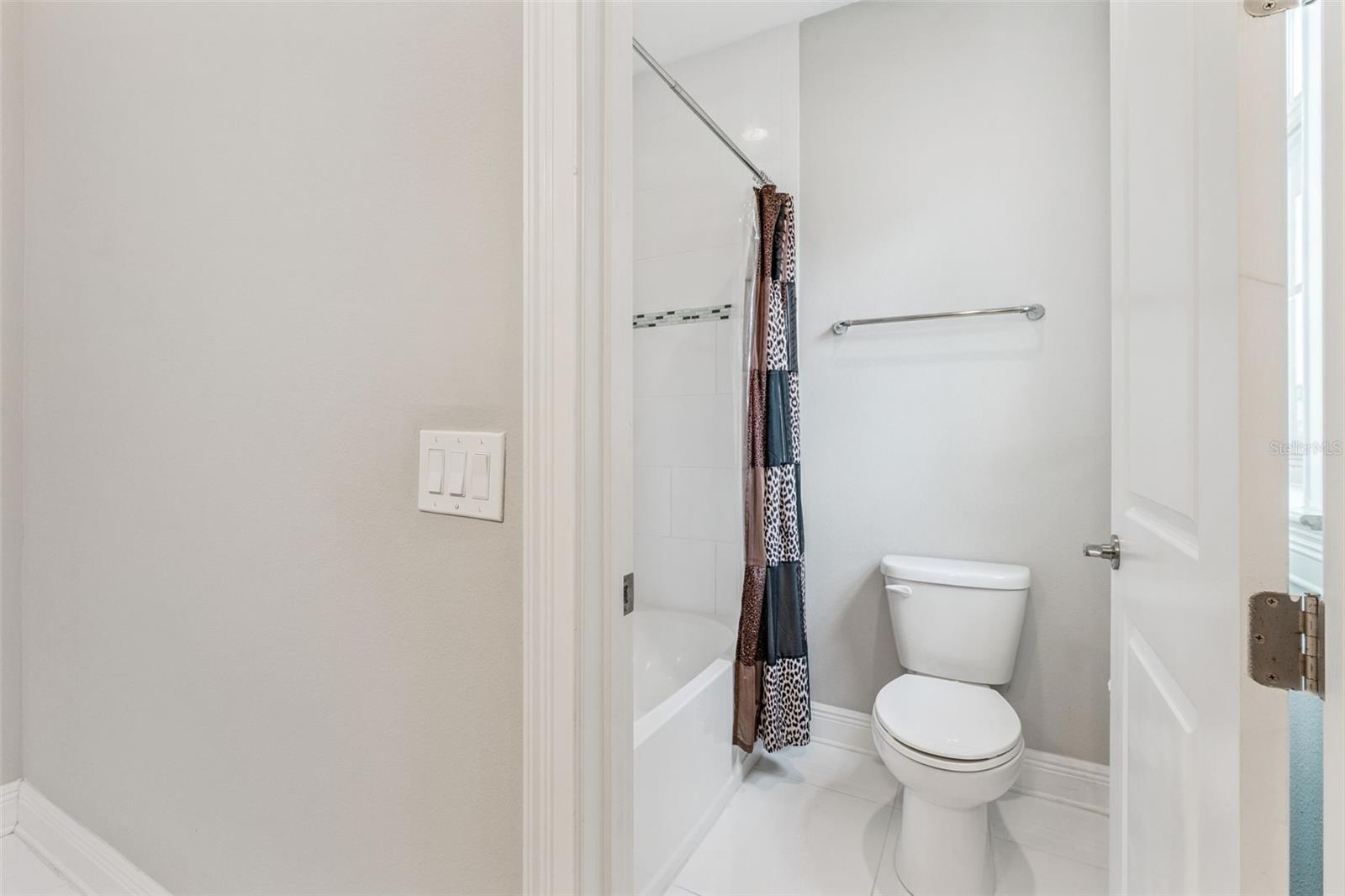 Image 32 of 71 For 16776 Broadwater Avenue