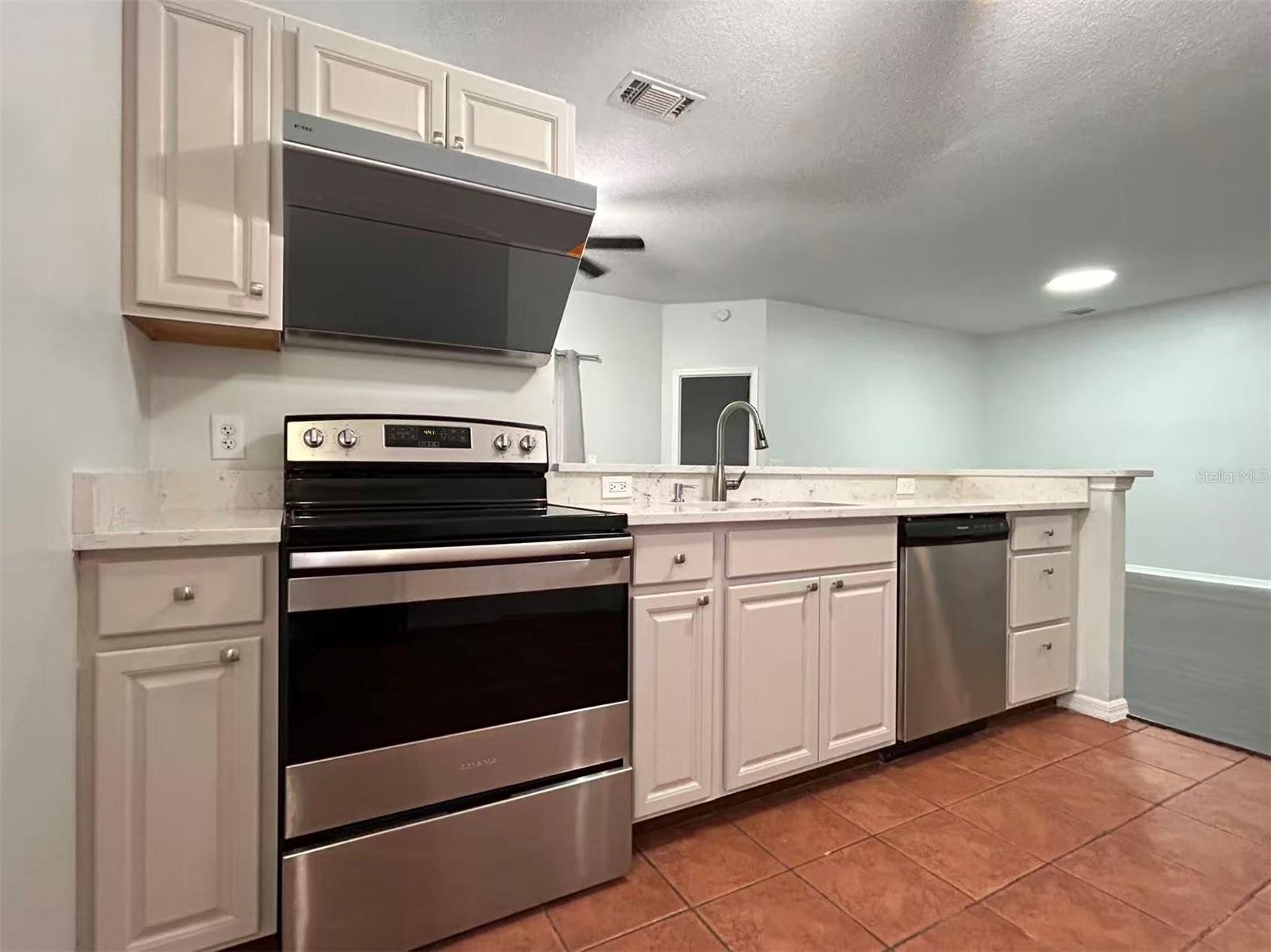 Image 3 of 18 For 1046 Whittier Circle