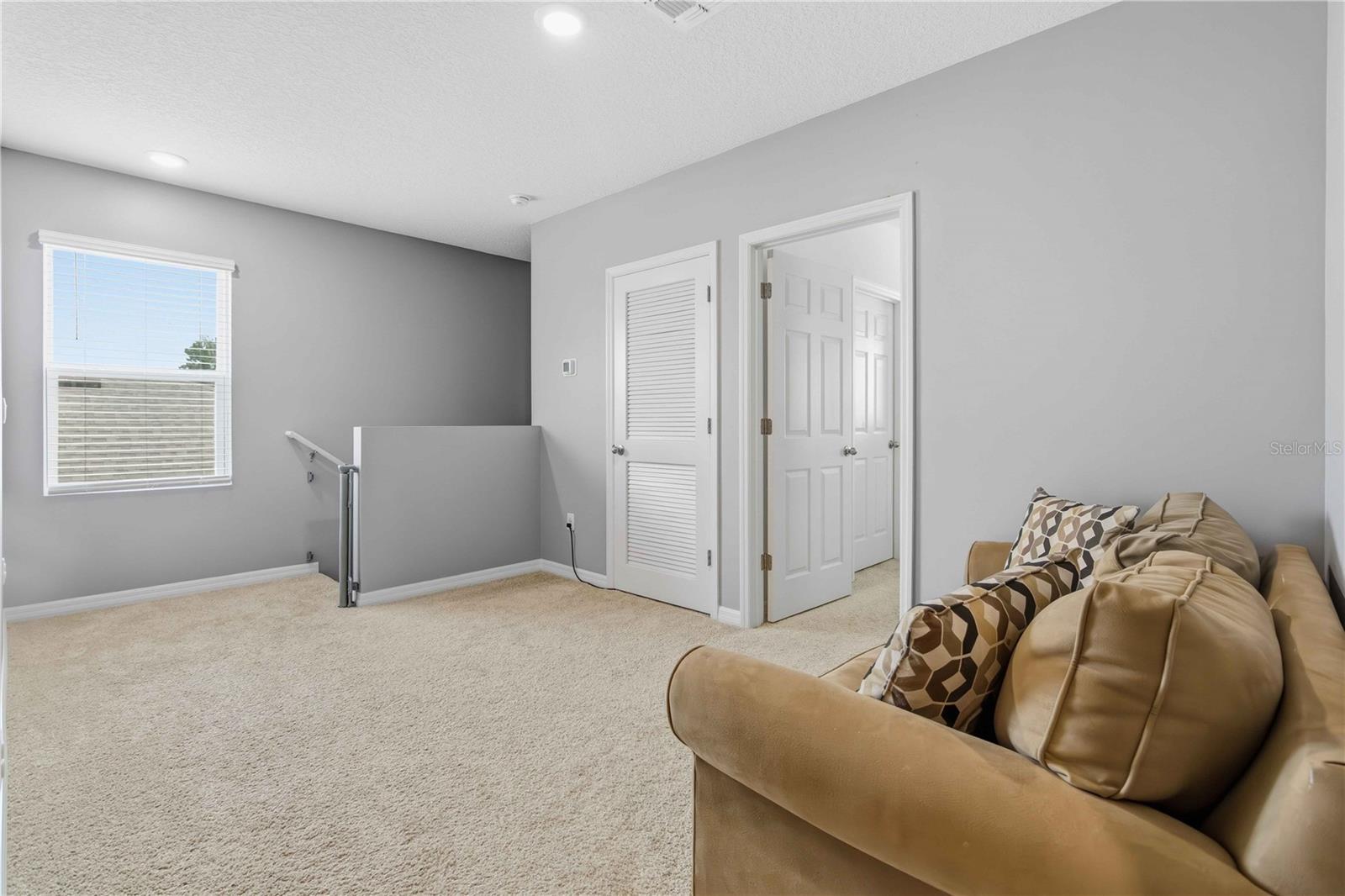 Image 8 of 17 For 1156 Valley View Avenue